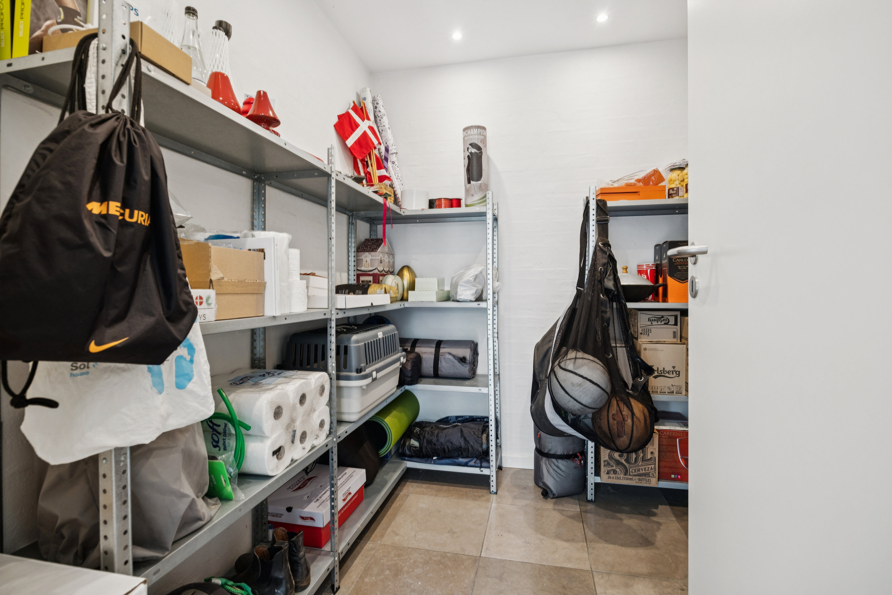 Fremhævet garage billede i fuldskærmstilstand. Billede af Brahmsvej 64, 9200 Aalborg SV