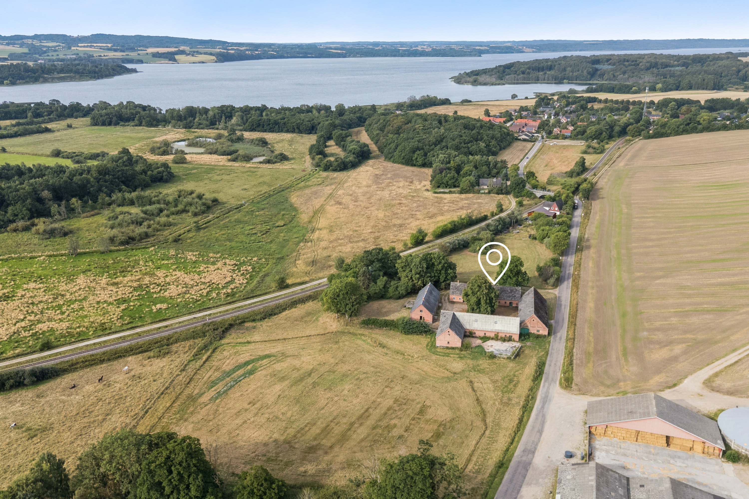 Fremhævet luftfoto billede i fuldskærmstilstand. Billede af Emborgvej 114, 8660 Skanderborg