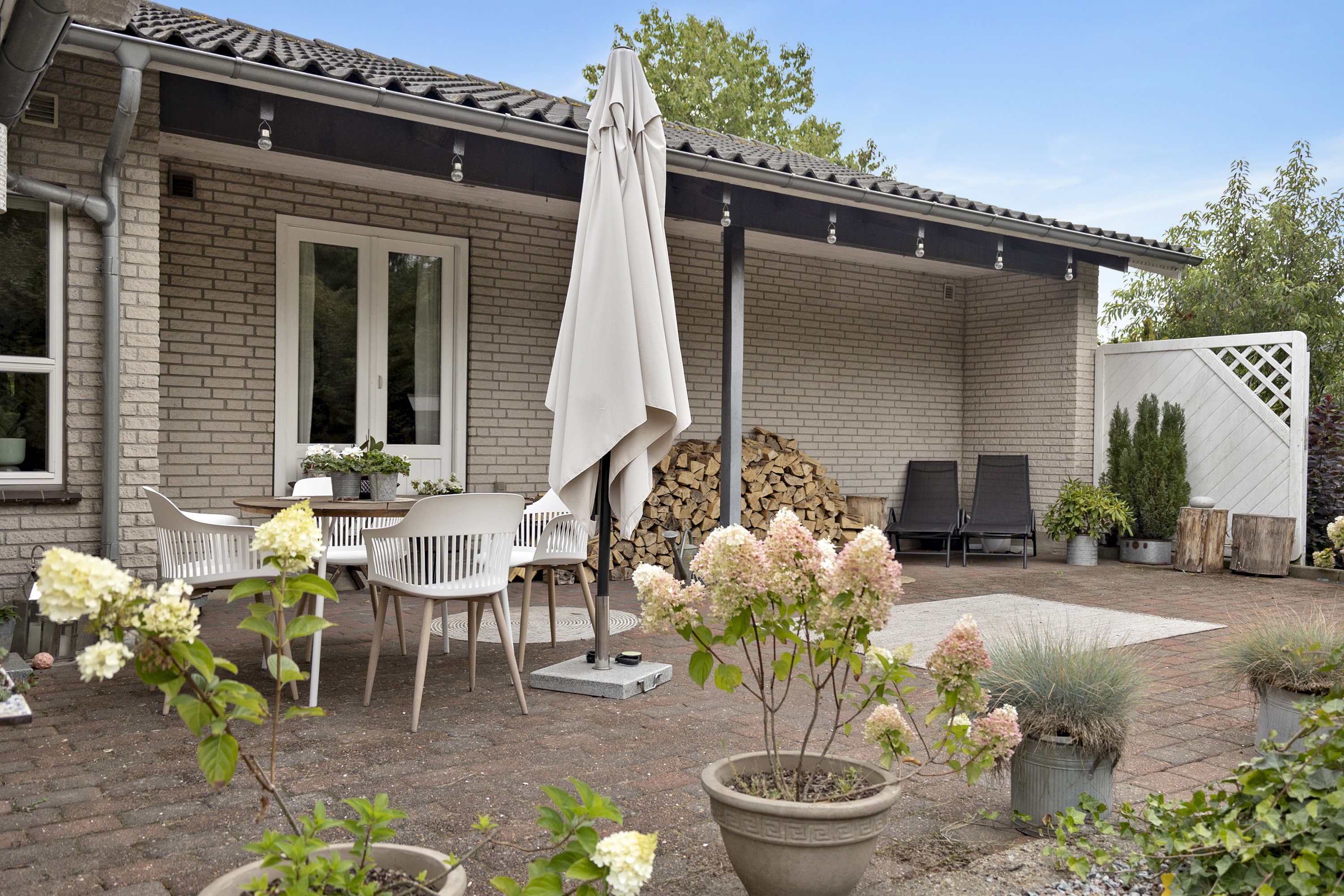 Fremhævet terrasse billede i fuldskærmstilstand. Billede af Poppelvej 14, 6600 Vejen