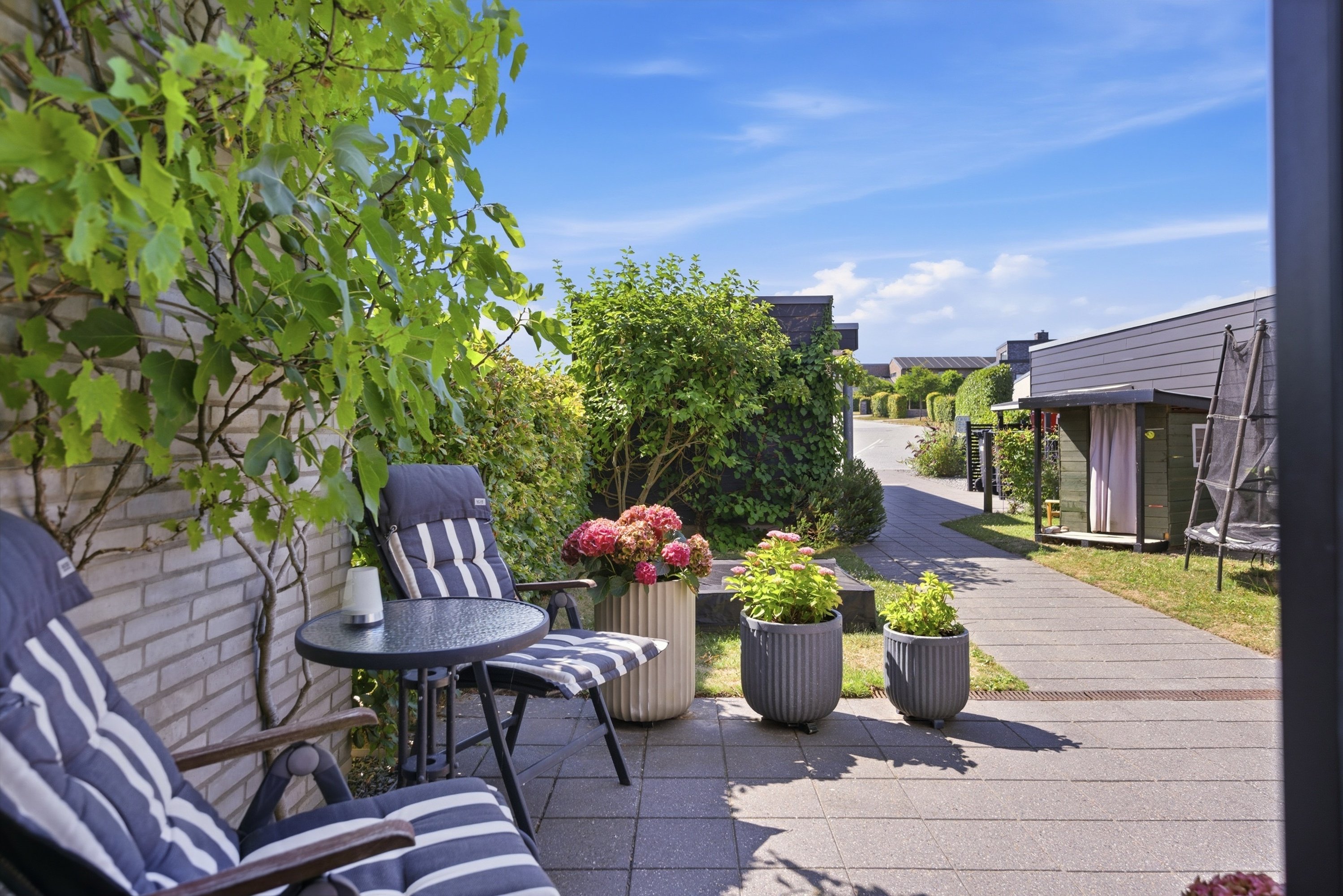 Fremhævet terrasse billede i fuldskærmstilstand. Billede af Fredensborgparken 135, Stavtrup, 8260 Viby J