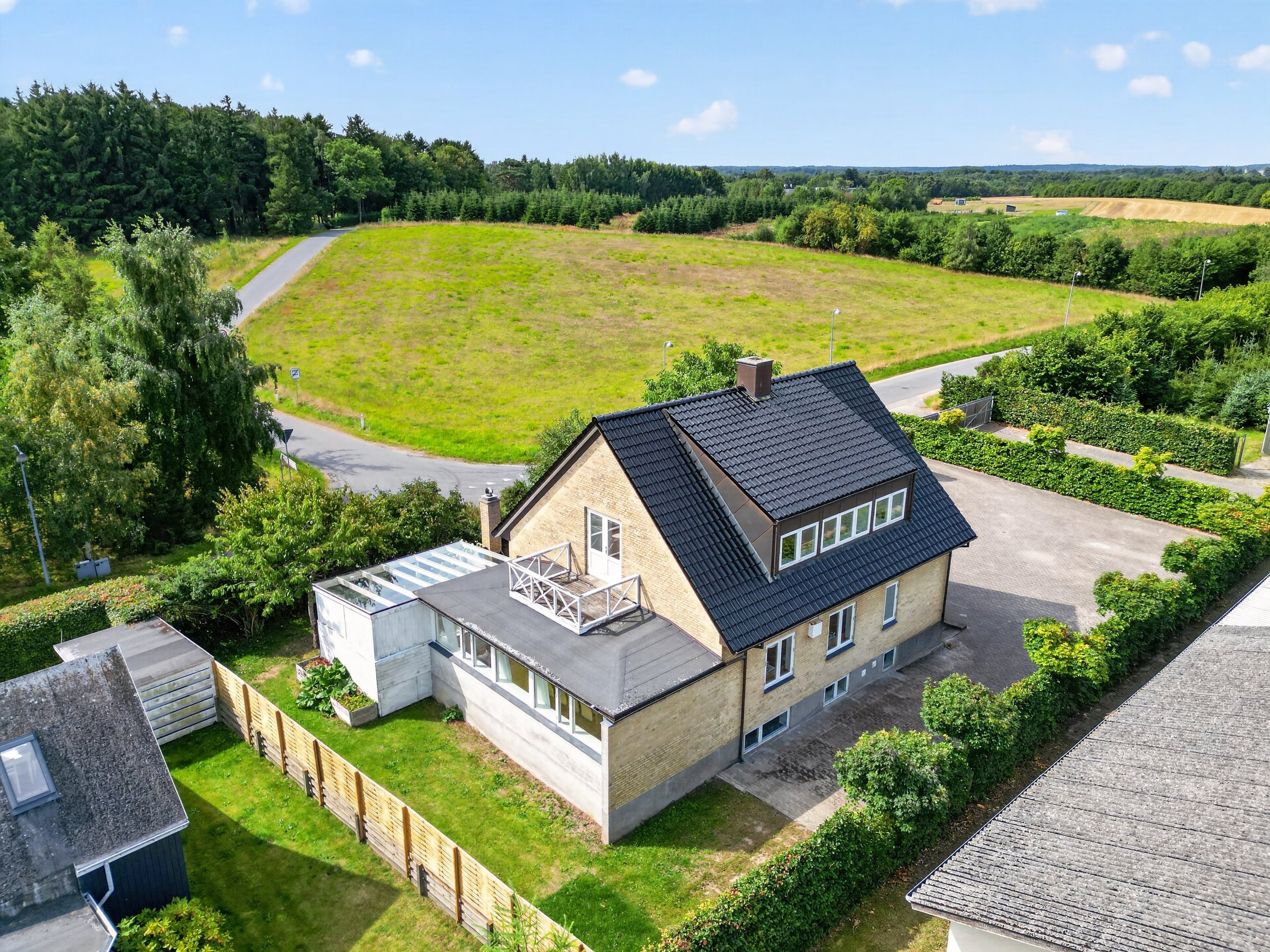 Fremhævet luftfoto billede i fuldskærmstilstand. Billede af Veksebovej 25, Veksebo, 3480 Fredensborg