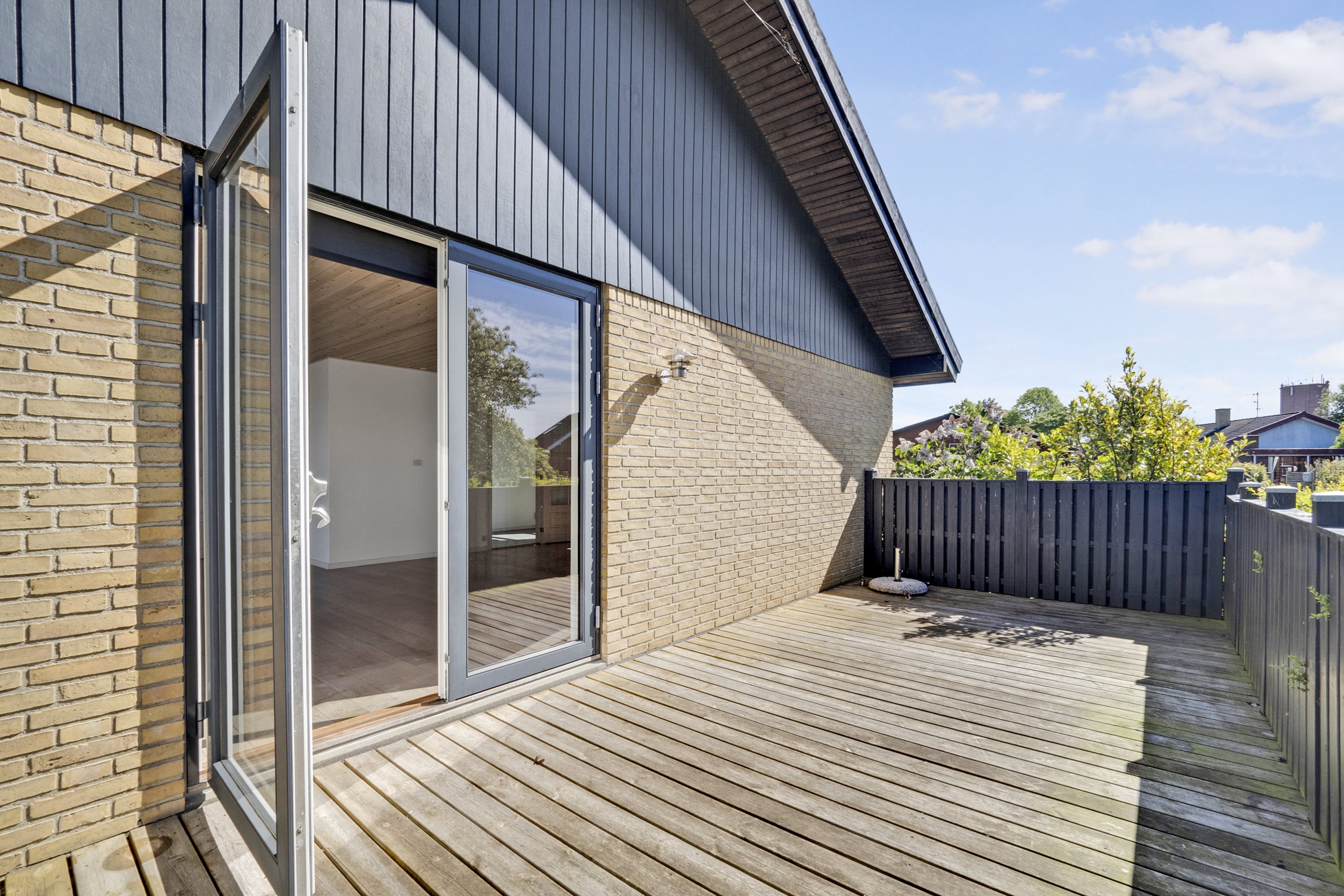 Fremhævet terrasse billede i fuldskærmstilstand. Billede af Fyrvejen 21, 7900 Nykøbing M