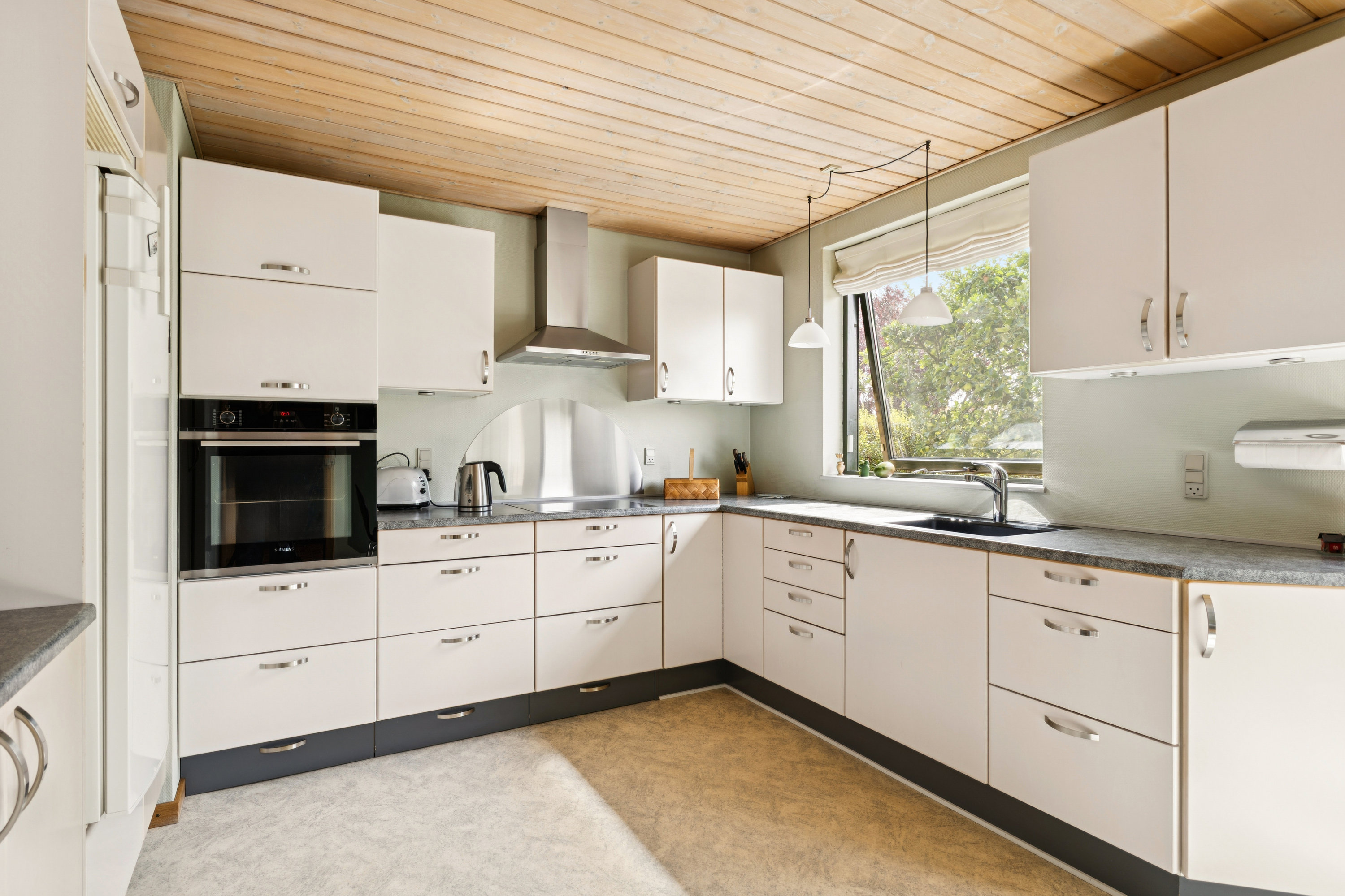 Fremhævet køkken billede i fuldskærmstilstand. Billede af Skovdalsvej 12, 8963 Auning