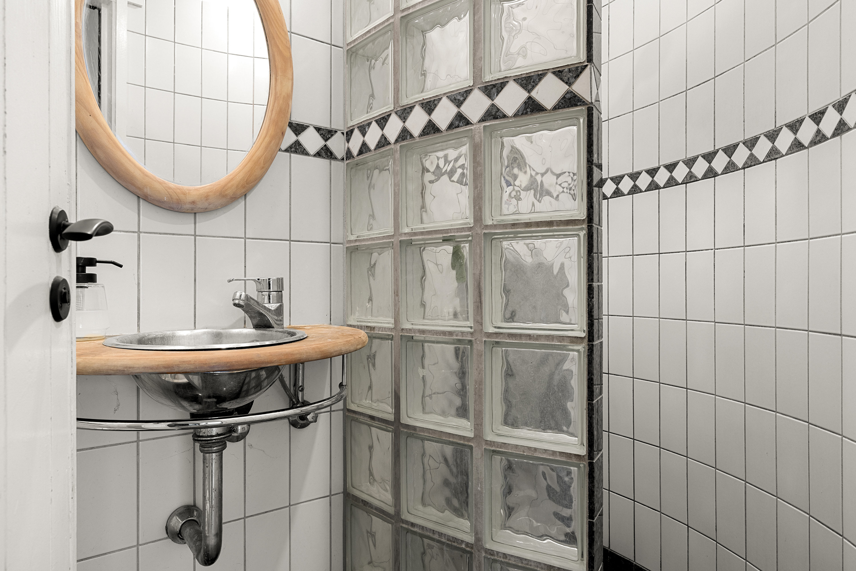 Fremhævet toilet billede i fuldskærmstilstand. Billede af Osvej 4, 4040 Jyllinge