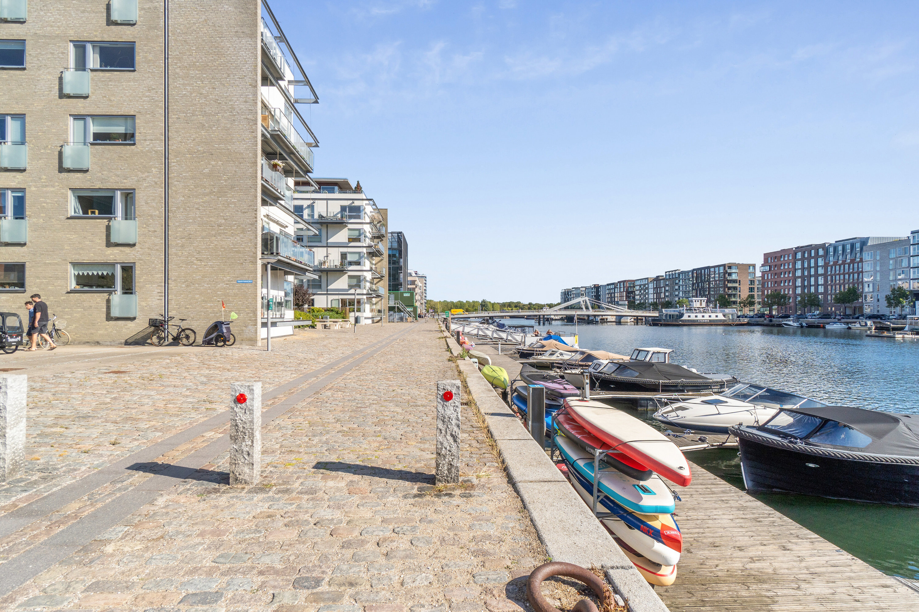 Fremhævet set fra vejen billede i fuldskærmstilstand. Billede af Teglholm Tværvej 29, st. tv., 2450 København SV