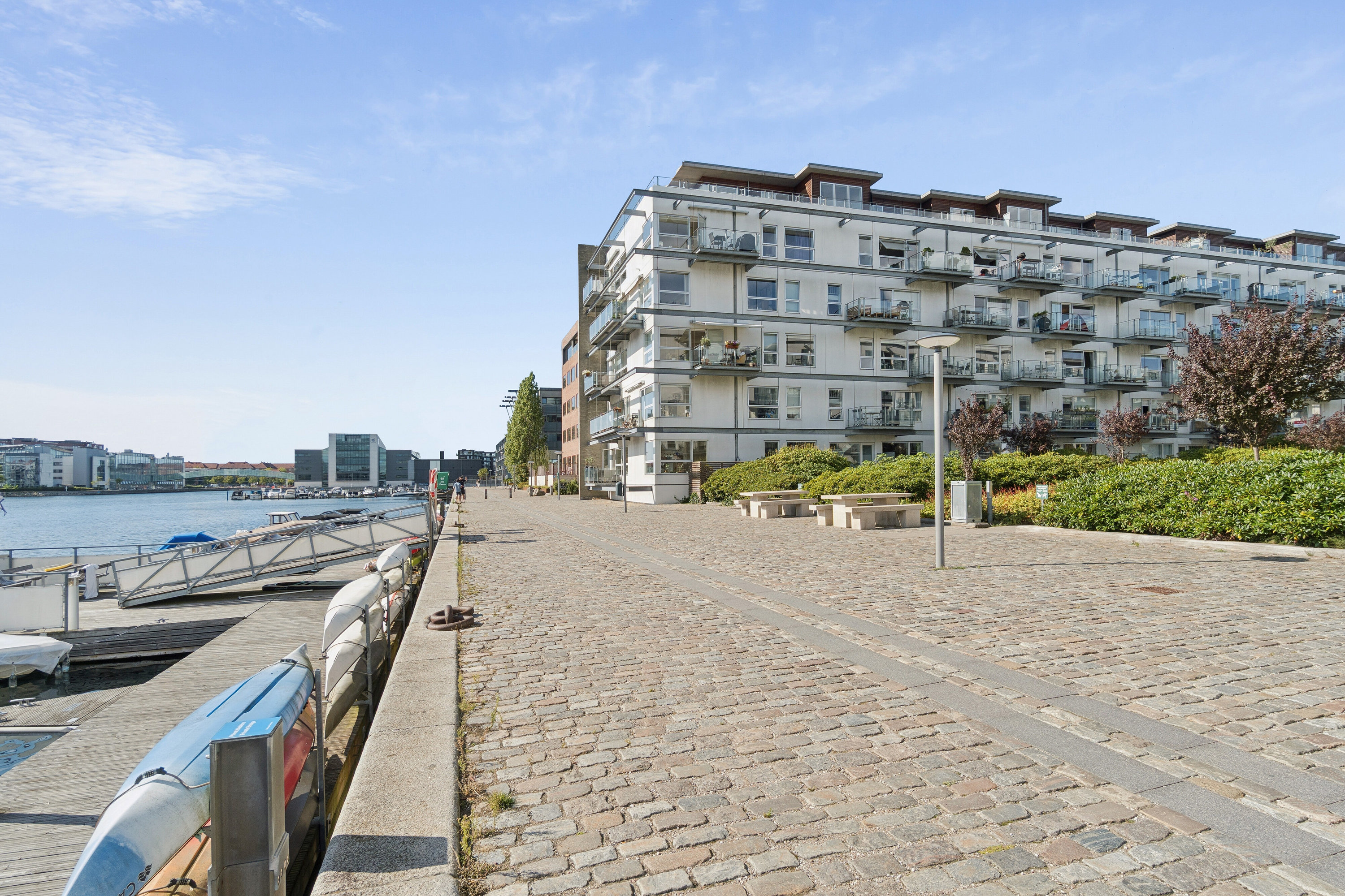 Fremhævet set fra vejen billede i fuldskærmstilstand. Billede af Teglholm Tværvej 29, st. tv., 2450 København SV