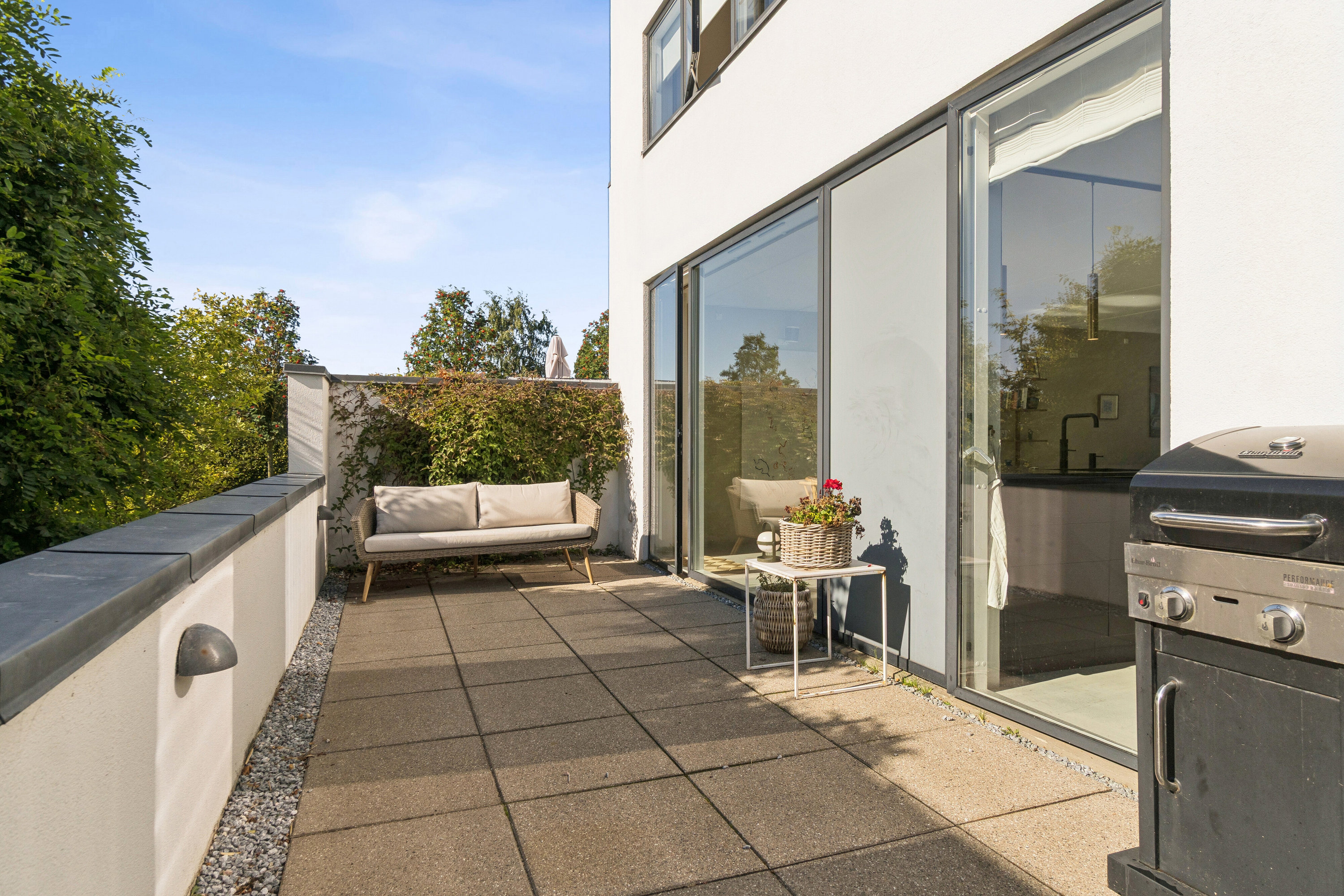 Fremhævet terrasse billede i fuldskærmstilstand. Billede af Mustrupvej 175A, 8320 Mårslet