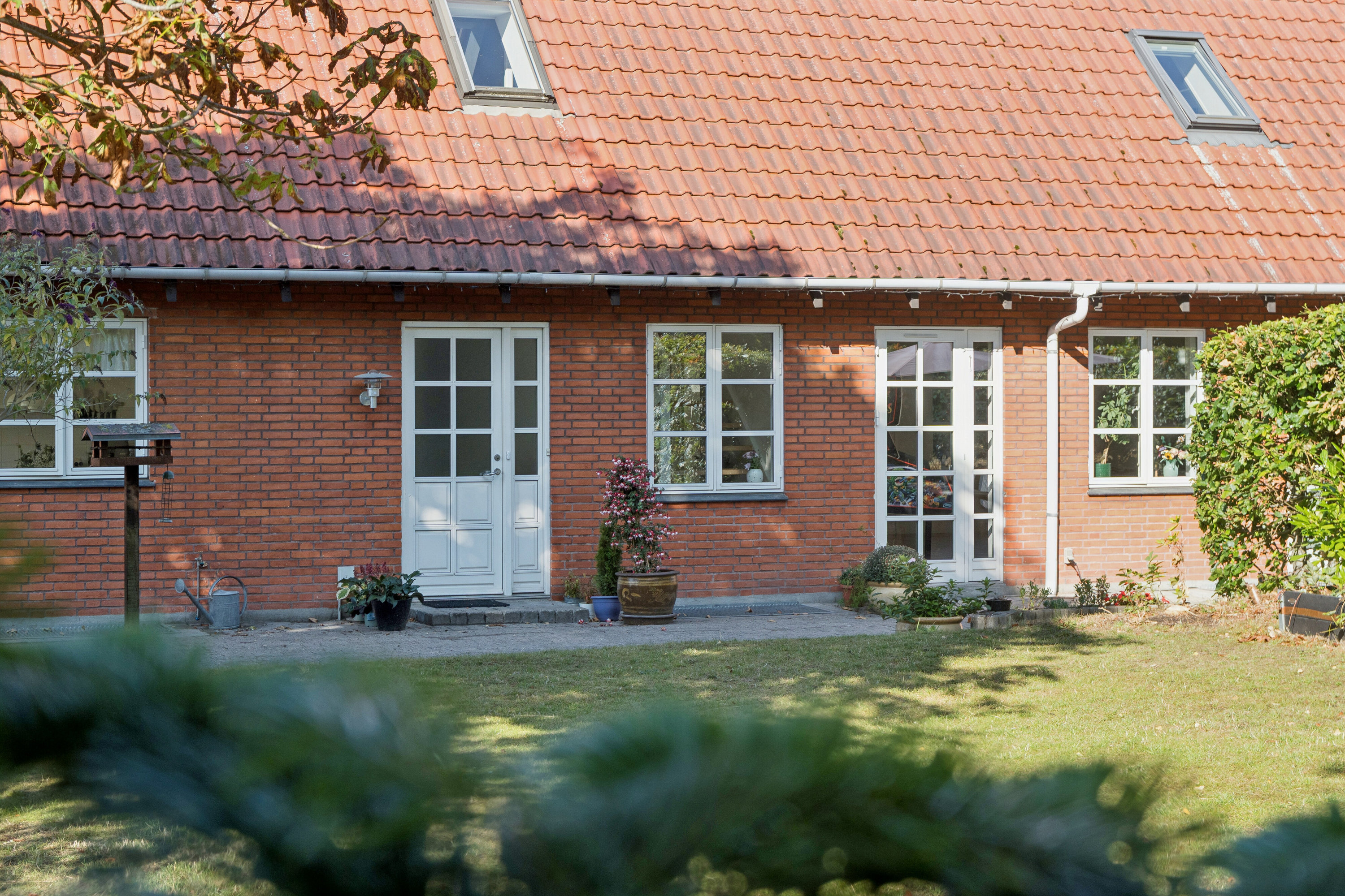 Fremhævet set fra haven billede i fuldskærmstilstand. Billede af Stavnsbjergvej 2, 2650 Hvidovre