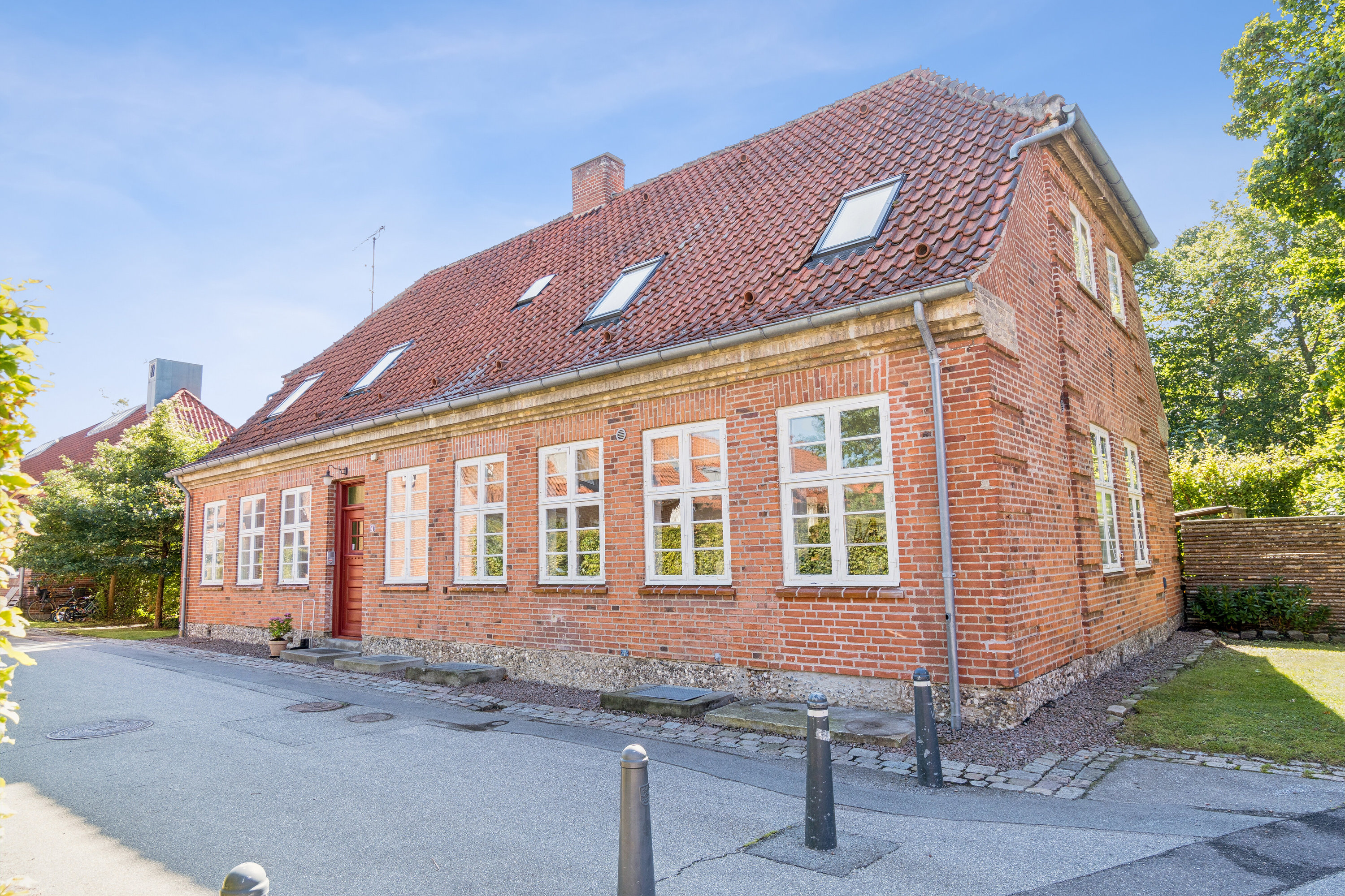 Fremhævet set fra vejen billede i fuldskærmstilstand. Billede af Østre Messegade 4, st. th., 2650 Hvidovre