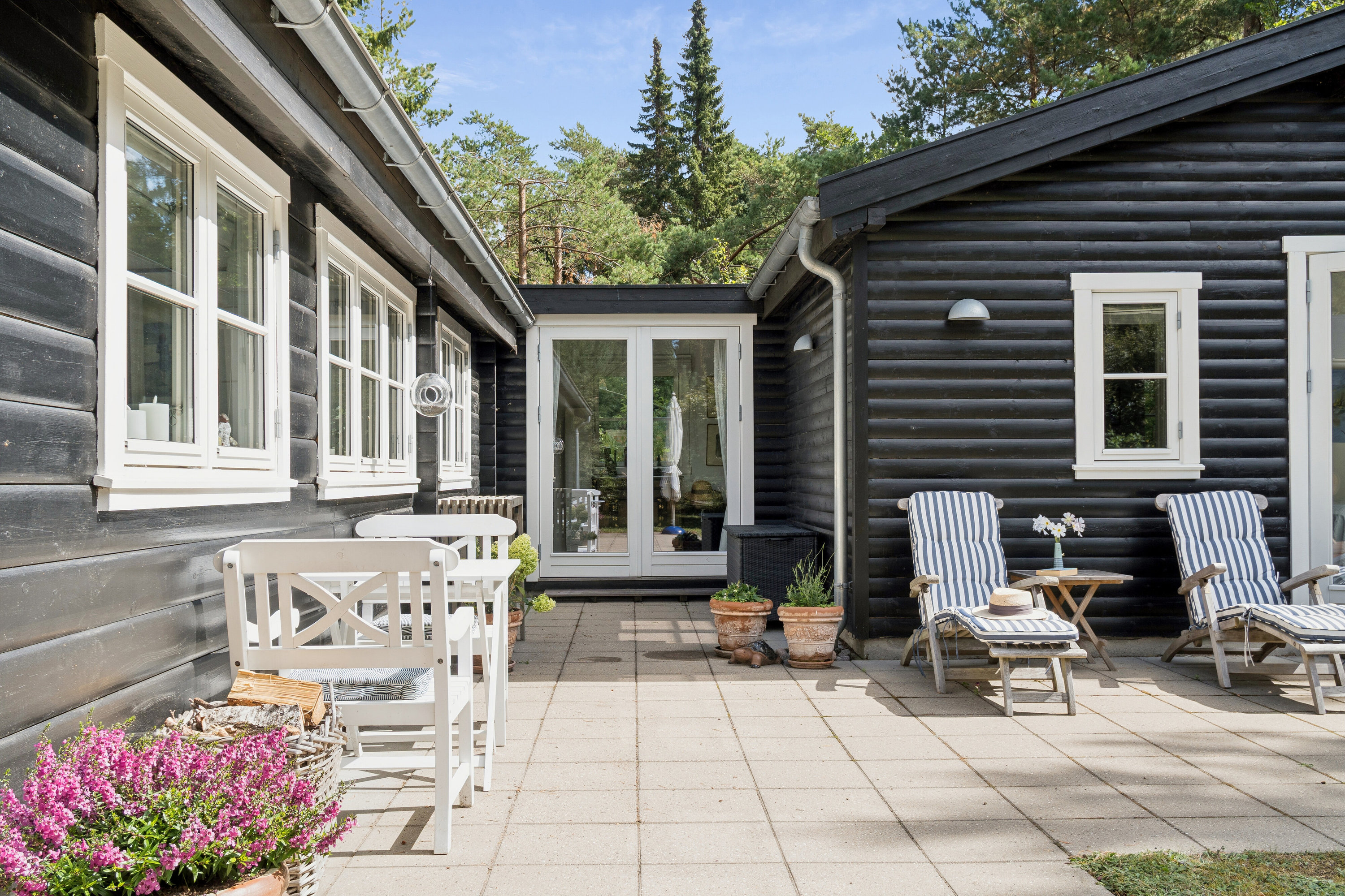 Fremhævet terrasse billede i fuldskærmstilstand. Billede af Rensdyrvej 1, Asserbo, 3300 Frederiksværk