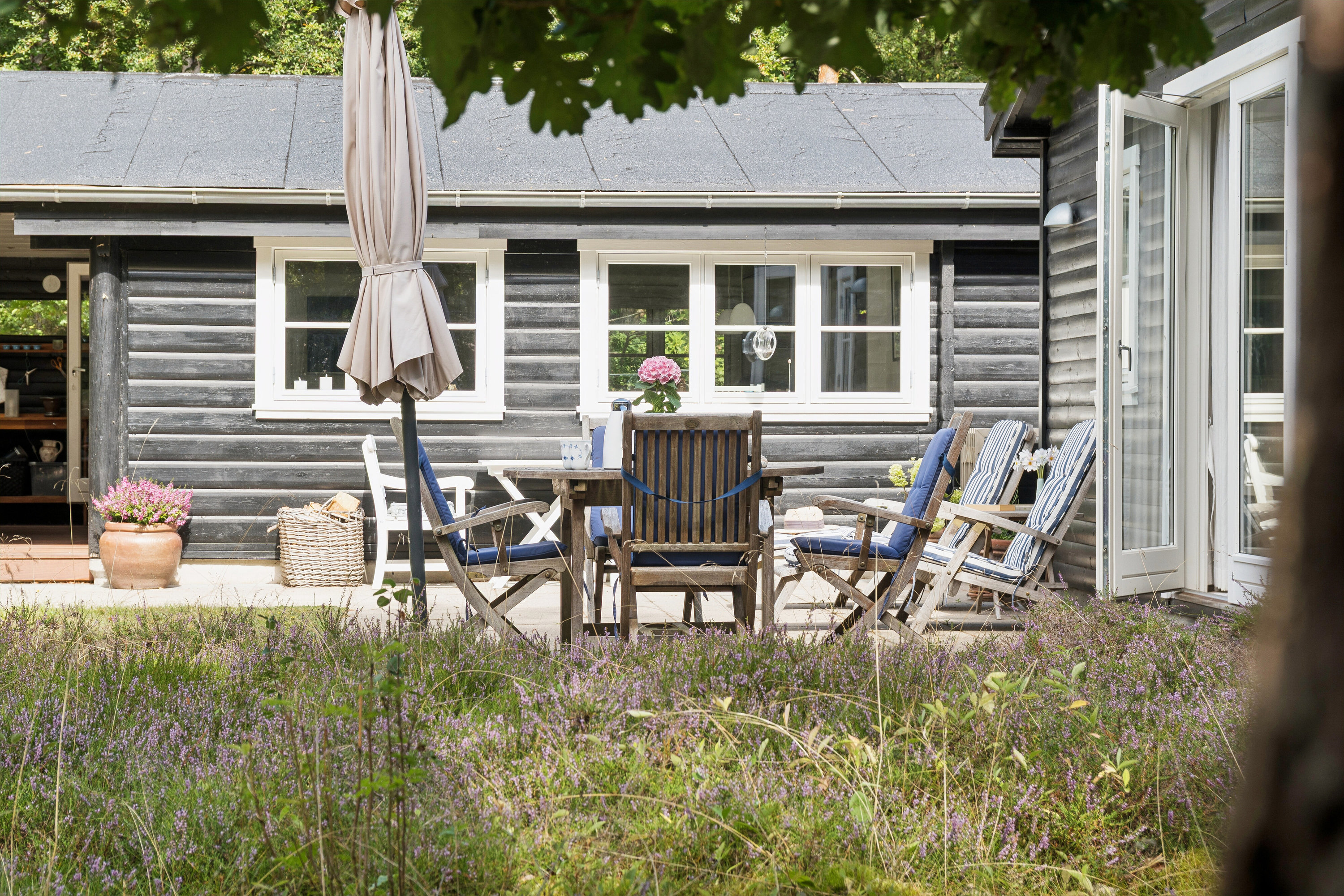 Fremhævet terrasse billede i fuldskærmstilstand. Billede af Rensdyrvej 1, Asserbo, 3300 Frederiksværk