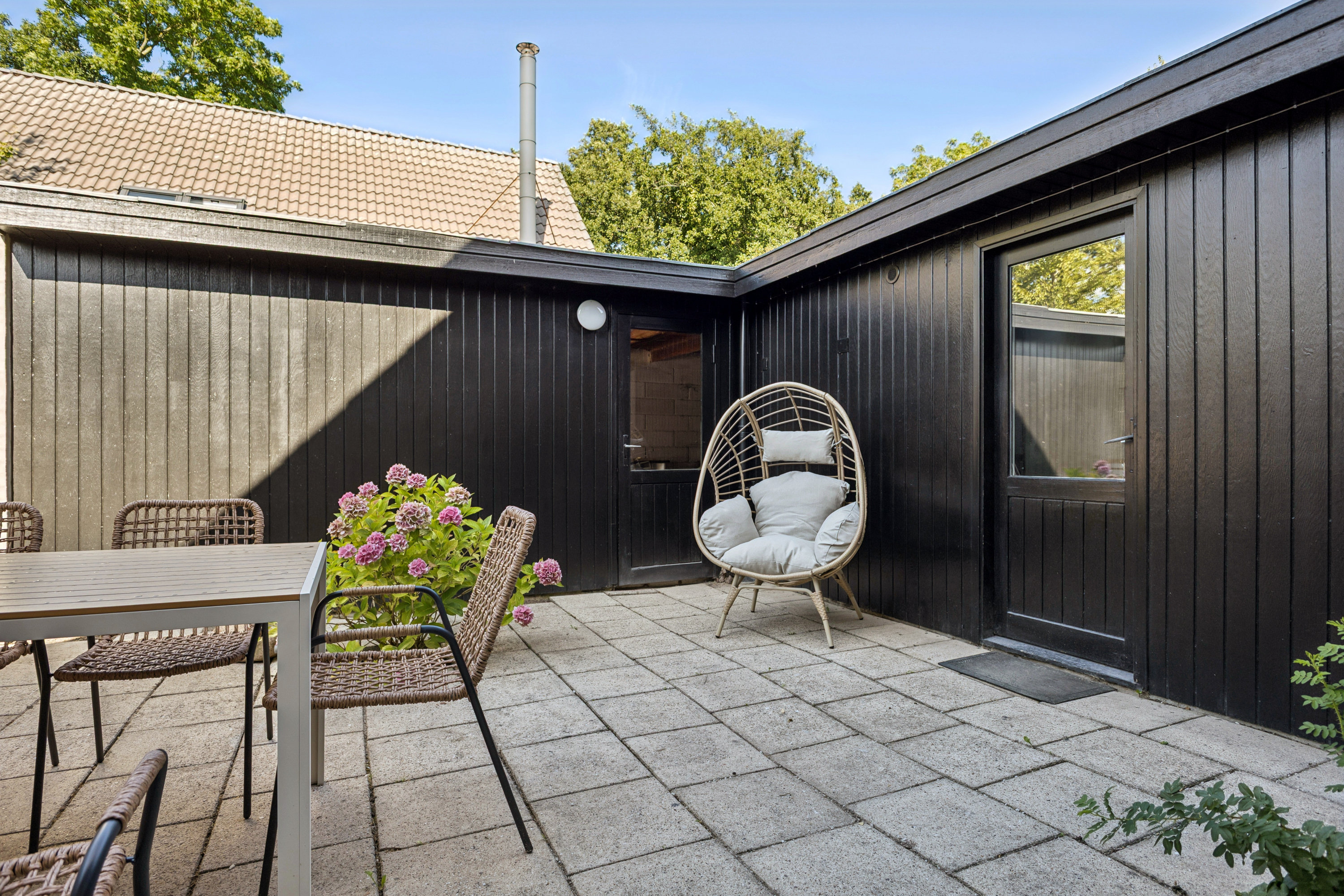Fremhævet terrasse billede i fuldskærmstilstand. Billede af Abildvej 15, 8250 Egå
