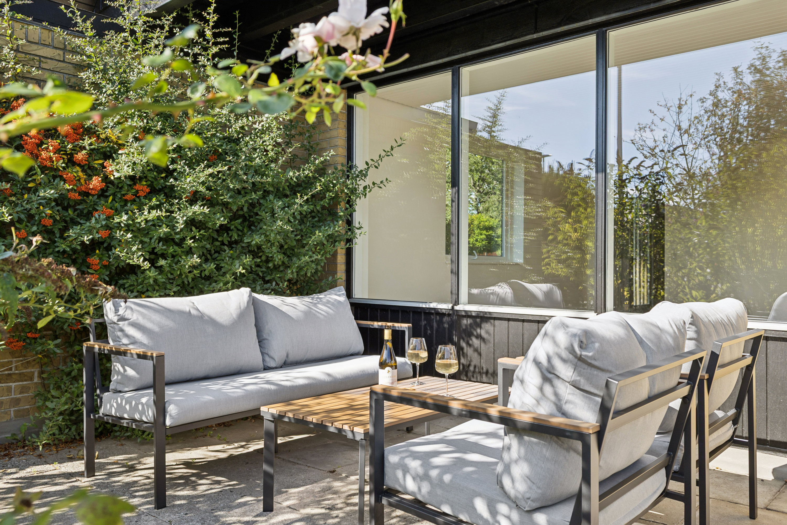 Fremhævet terrasse billede i fuldskærmstilstand. Billede af Abildvej 15, 8250 Egå