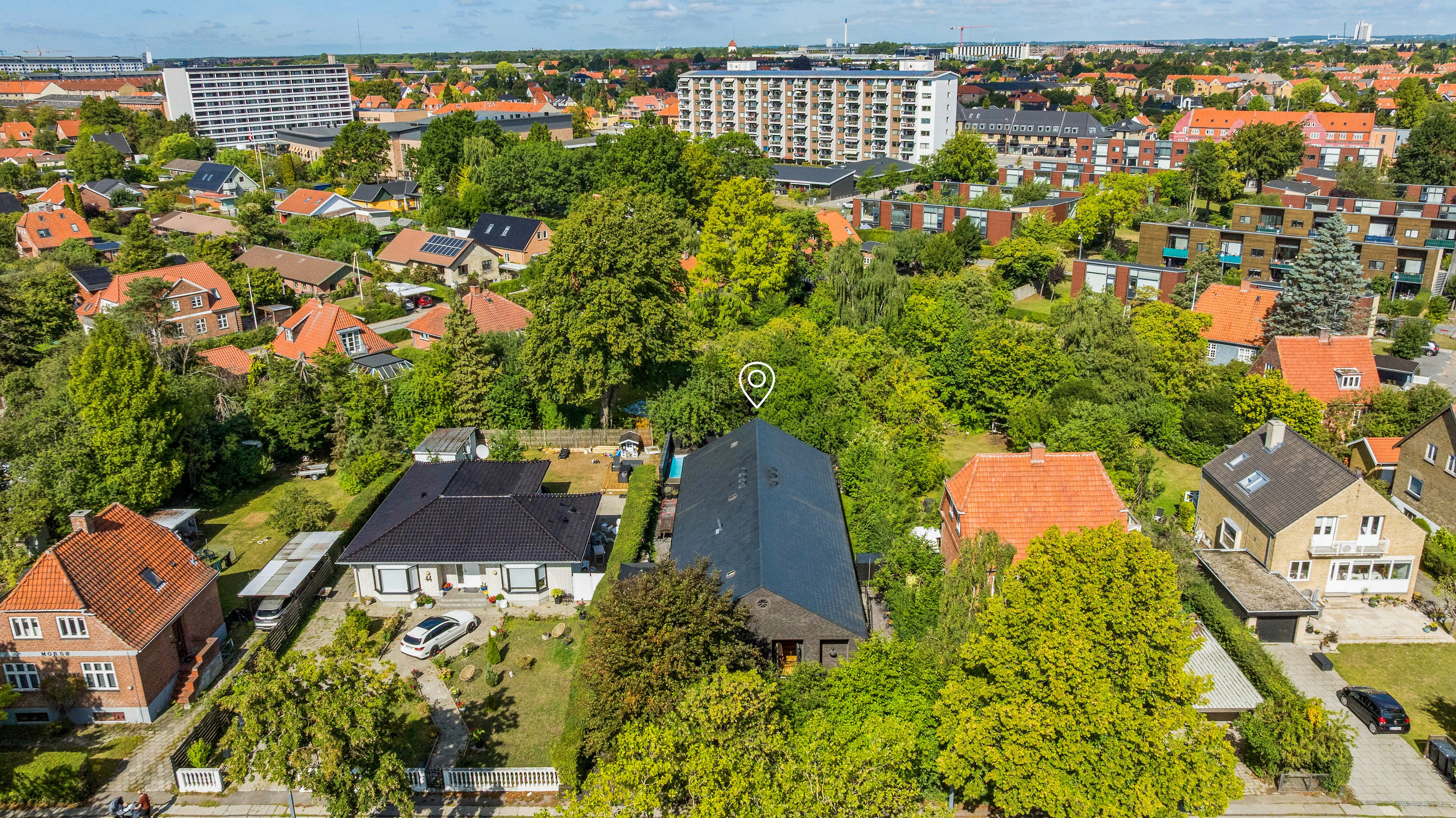 Fremhævet set fra vejen billede i fuldskærmstilstand. Billede af Damhus Boulevard 42, 2610 Rødovre