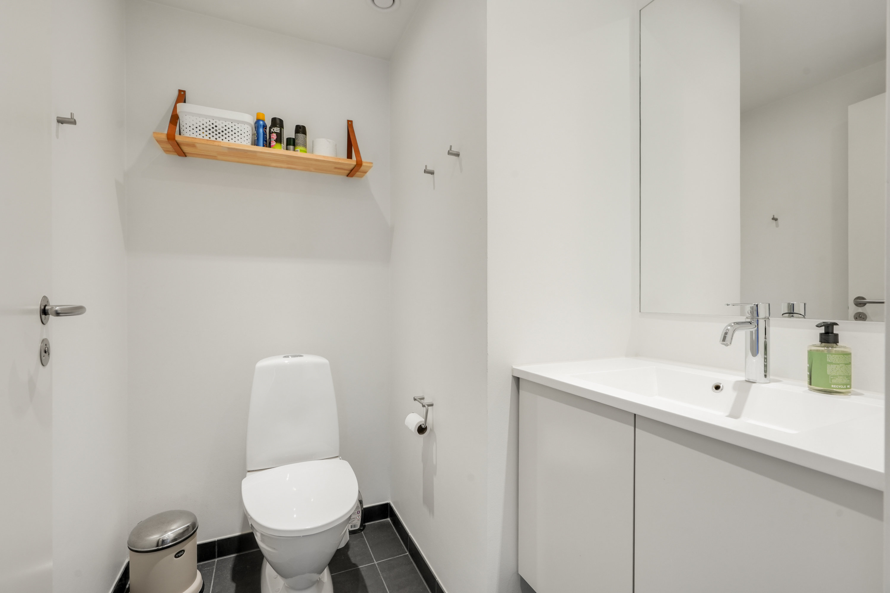 Fremhævet toilet billede i fuldskærmstilstand. Billede af Hannemanns Allé 12R, 2300 København S