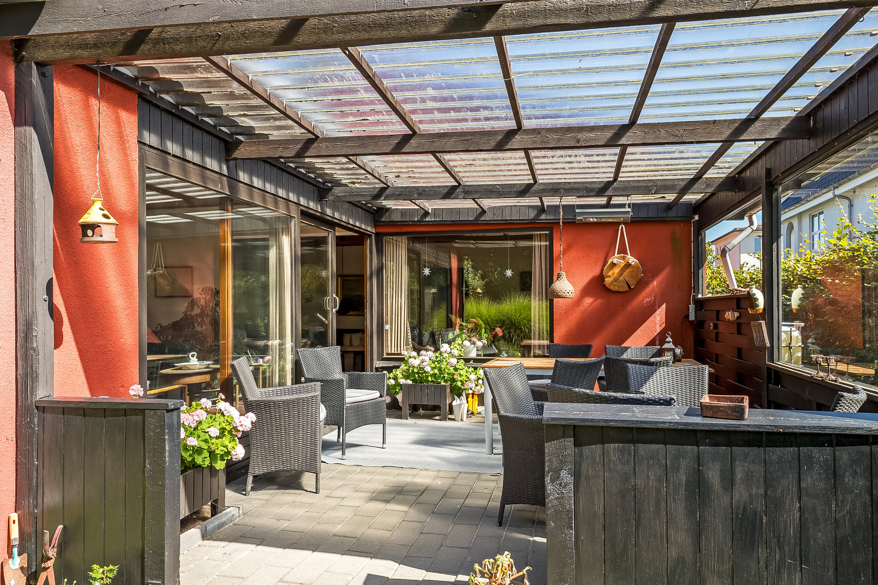 Fremhævet overdækket terrasse billede i fuldskærmstilstand. Billede af Carl Plougs Vej 56, 6000 Kolding