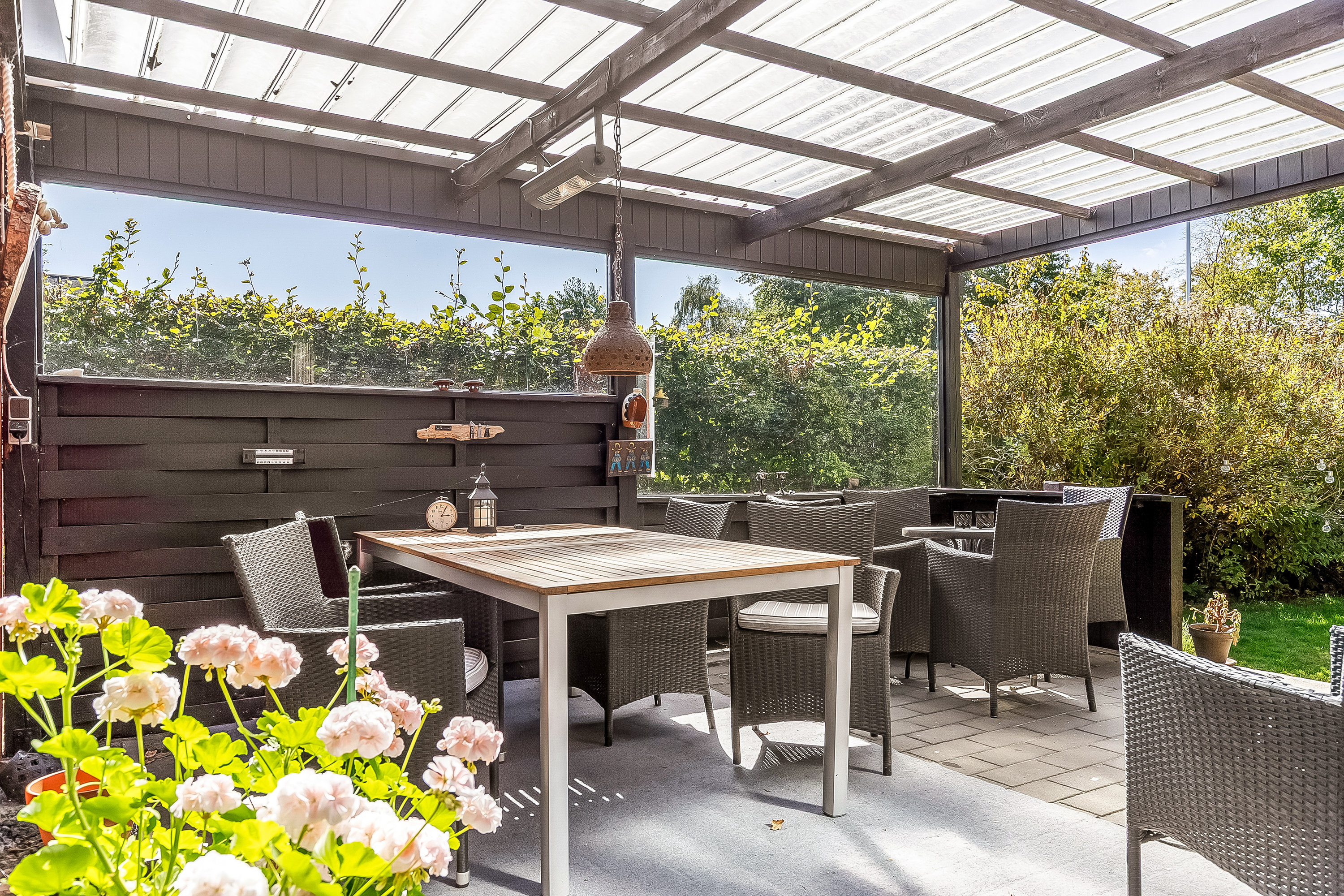 Fremhævet overdækket terrasse billede i fuldskærmstilstand. Billede af Carl Plougs Vej 56, 6000 Kolding