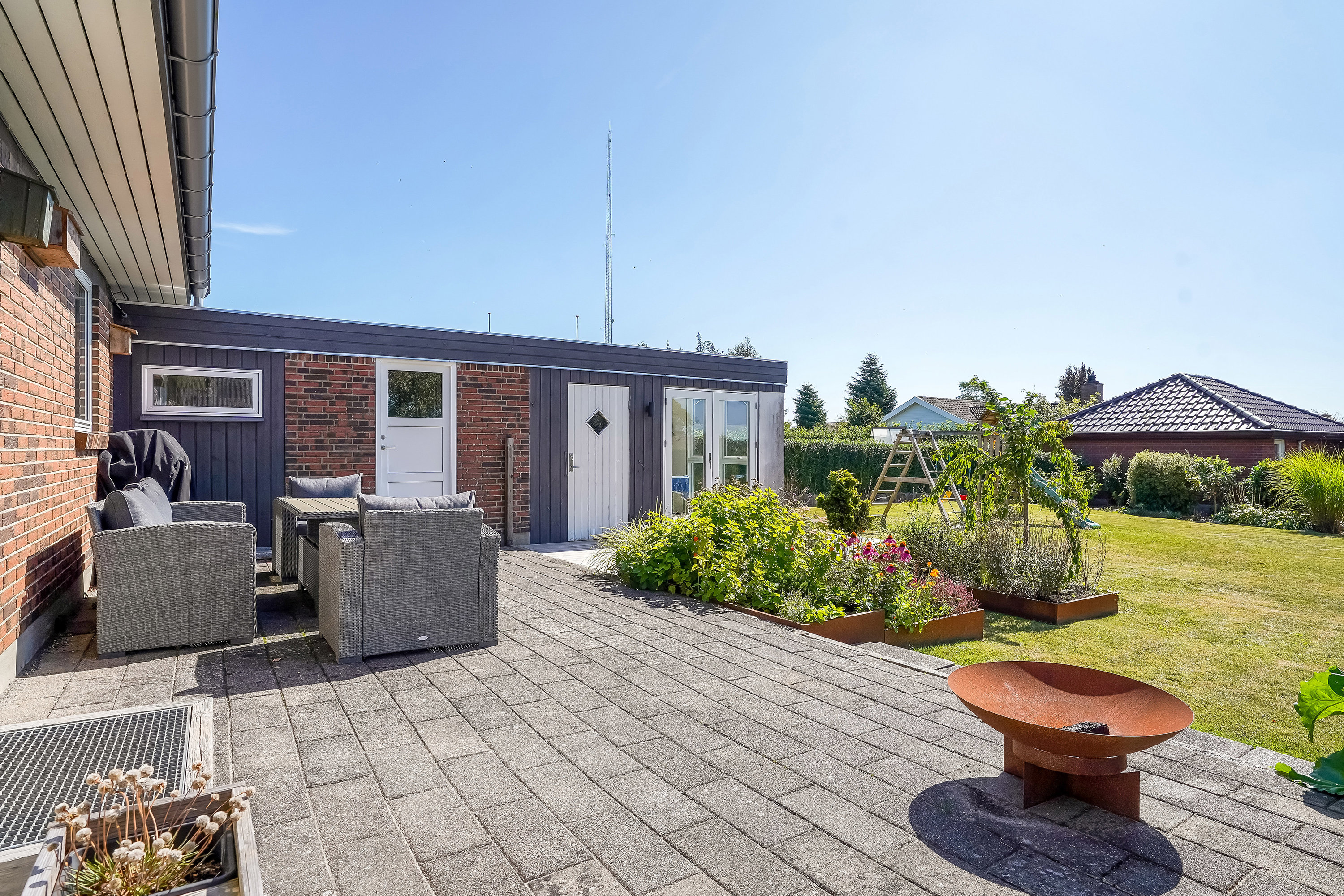 Fremhævet terrasse billede i fuldskærmstilstand. Billede af Rådyrvej 7, 7160 Tørring