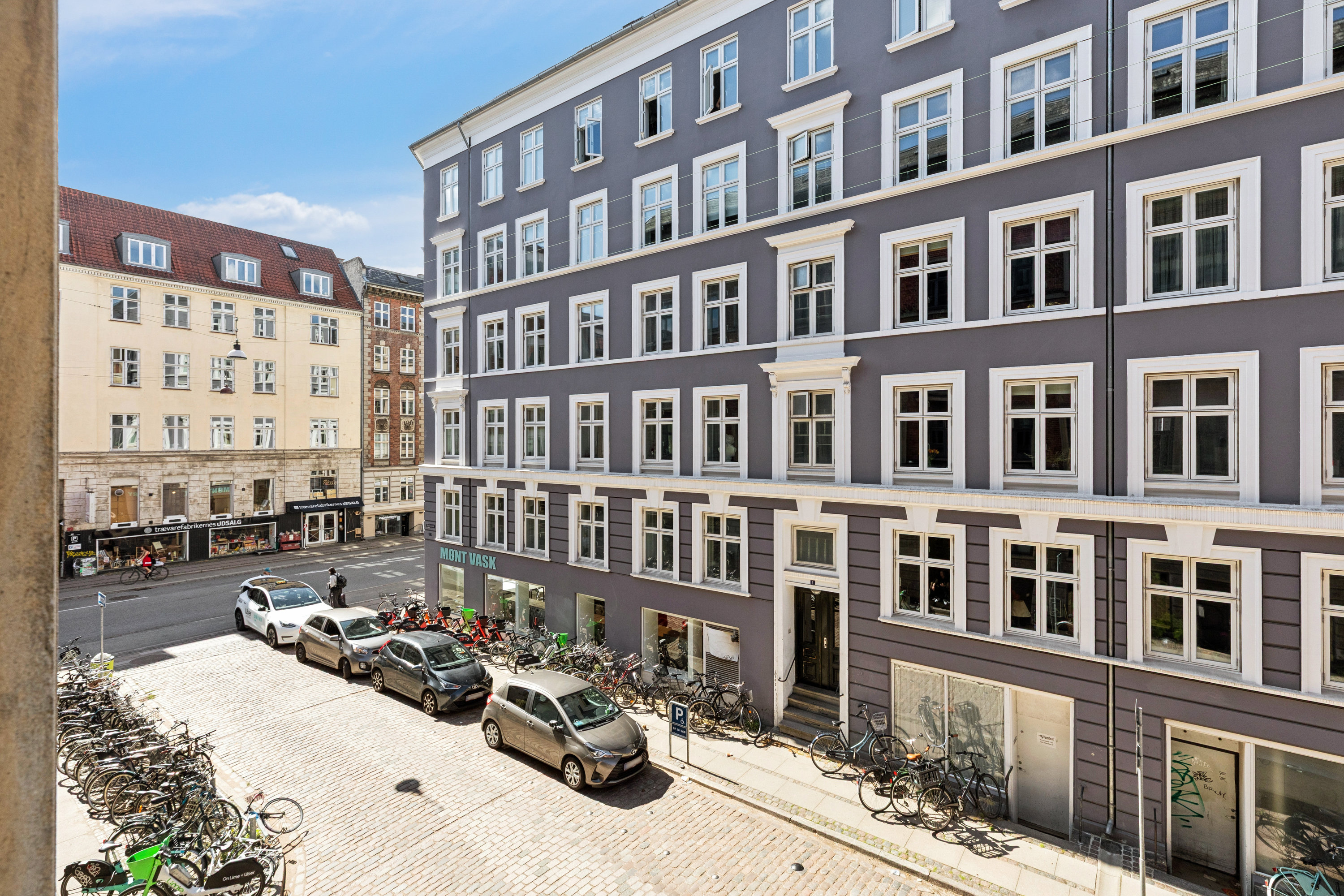 Fremhævet andet billede i fuldskærmstilstand. Billede af Brorsonsgade 2, 1. tv., 1624 København V