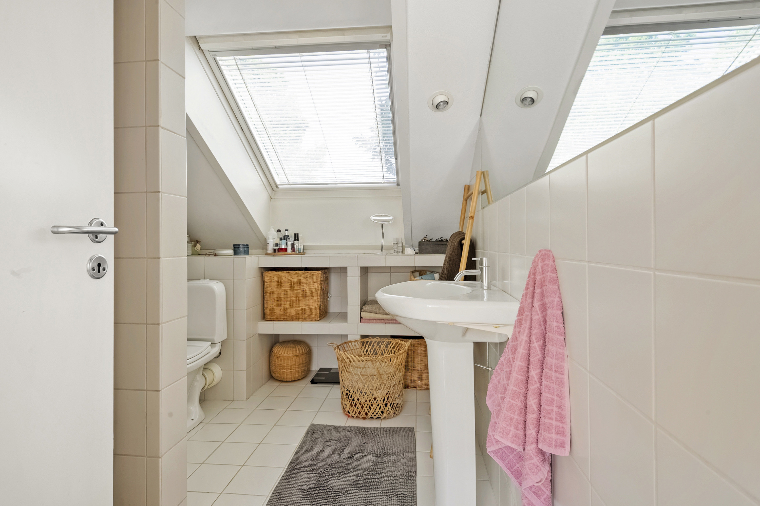 Fremhævet toilet billede i fuldskærmstilstand. Billede af Møllebakken 7A, 8300 Odder