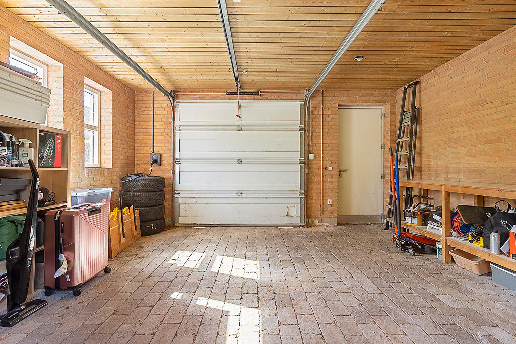 Fremhævet garage billede i fuldskærmstilstand. Billede af Holme Parkvej 157, 8270 Højbjerg