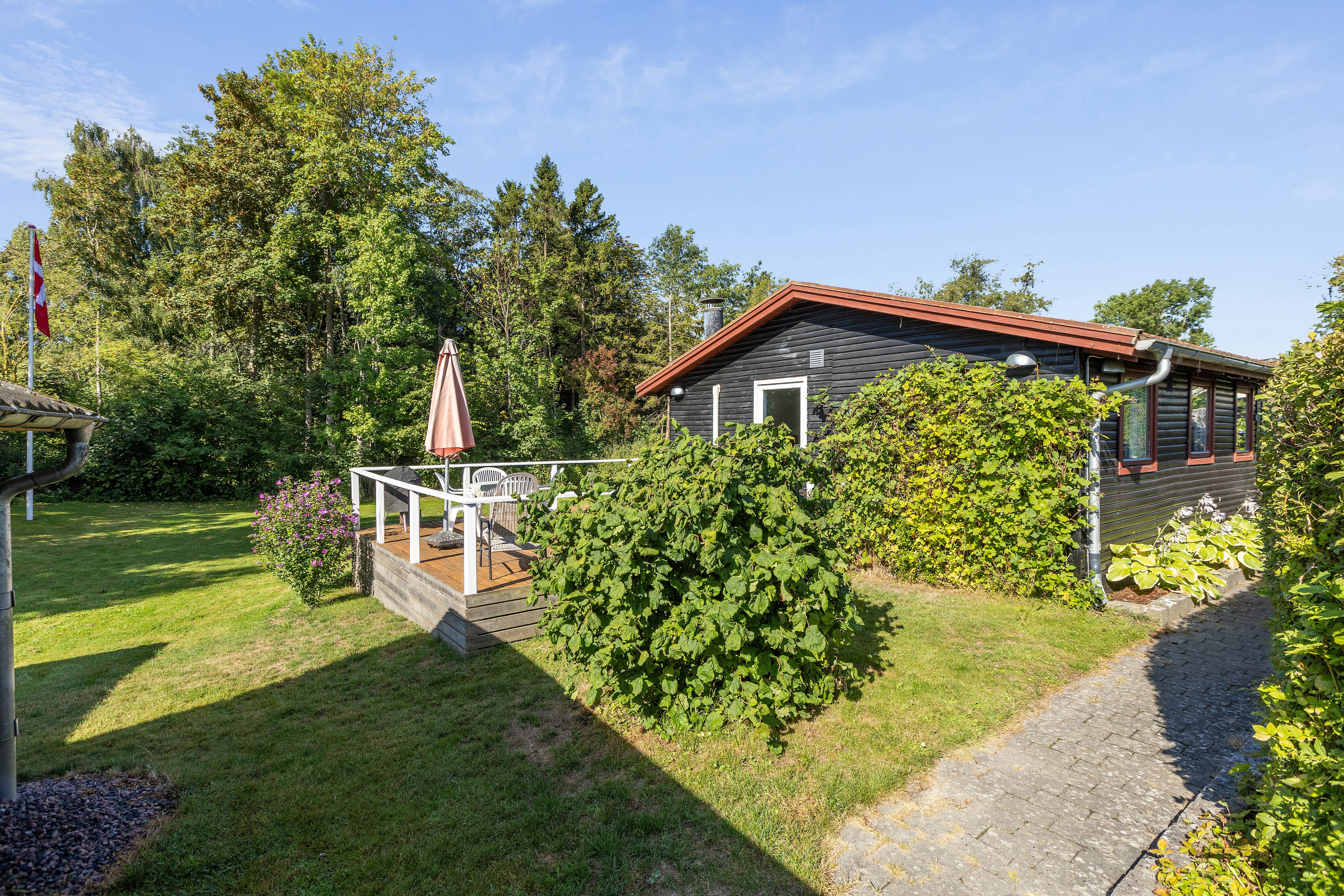 Fremhævet set fra haven billede i fuldskærmstilstand. Billede af Møllebakken 66, 4793 Bogø By