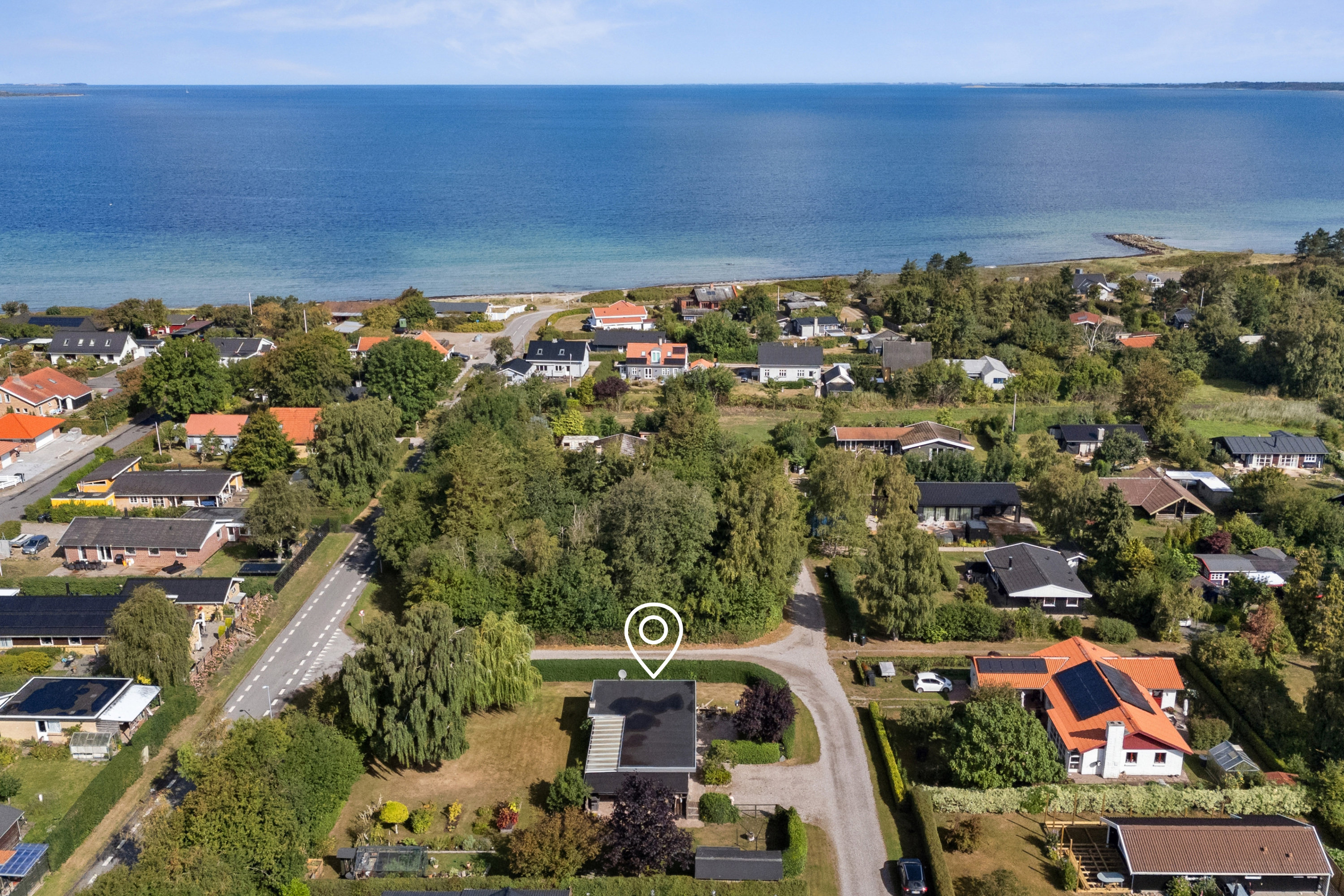 Fremhævet luftfoto billede i fuldskærmstilstand. Billede af Strandengen 6, Havnsø Str, 4591 Føllenslev