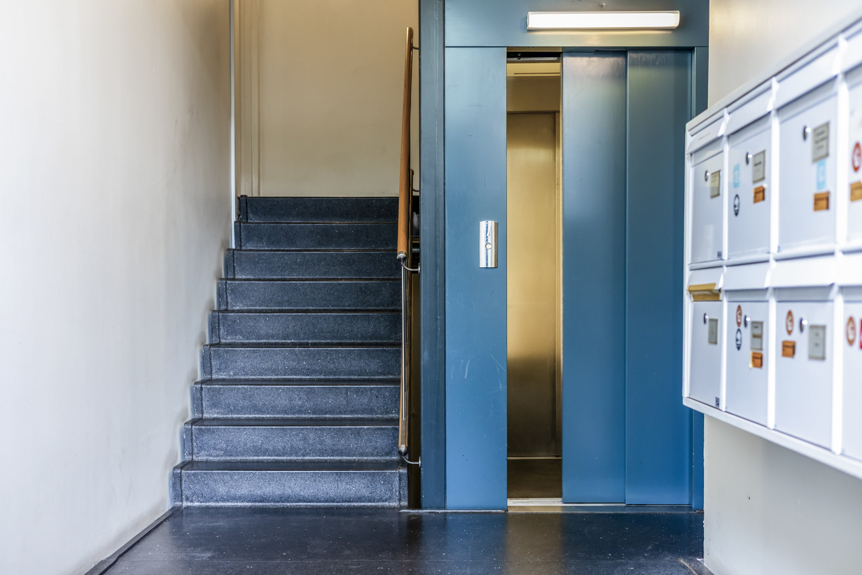 Fremhævet  billede i fuldskærmstilstand. Billede af Overgaden Neden Vandet 5B, 3. tv., 1414 København K