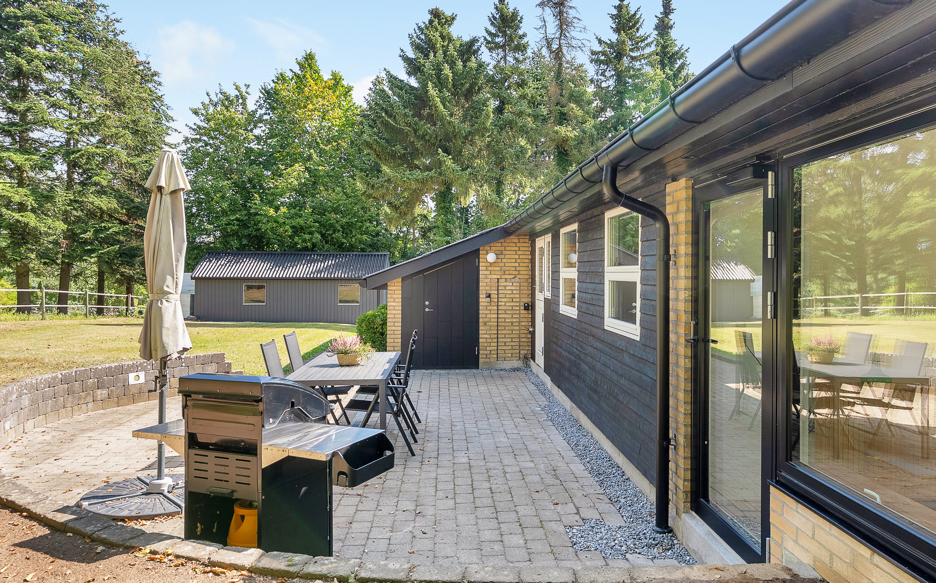 Fremhævet terrasse billede i fuldskærmstilstand. Billede af Tingkærvej 200, Davinde, 5220 Odense SØ