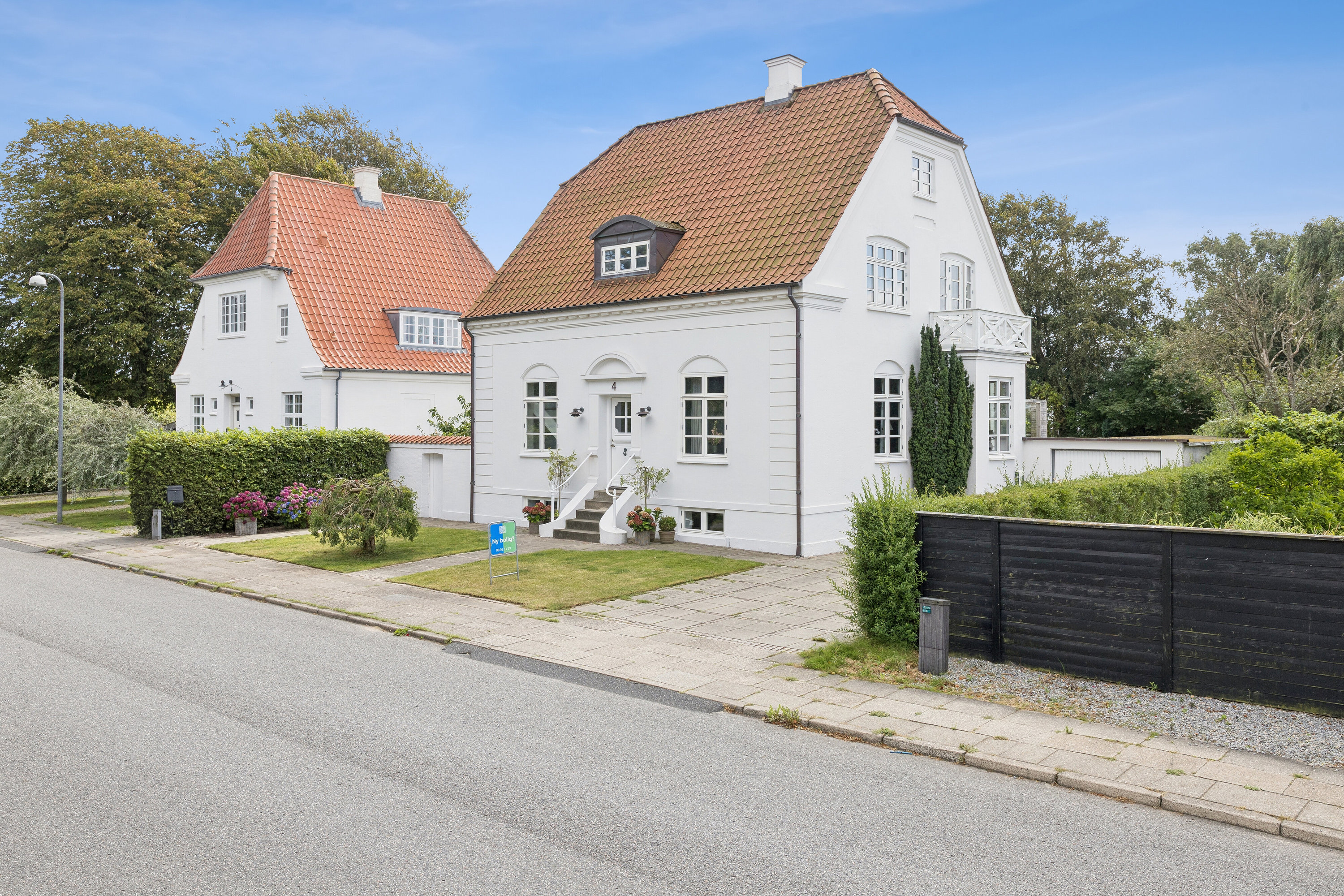Fremhævet set fra vejen billede i fuldskærmstilstand. Billede af Fredensvej 4, 9800 Hjørring