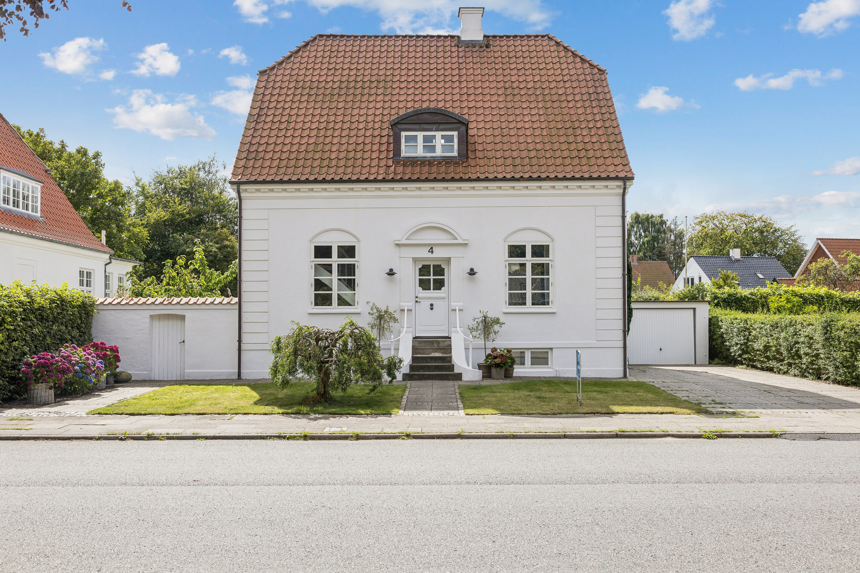 Fremhævet set fra vejen billede i fuldskærmstilstand. Billede af Fredensvej 4, 9800 Hjørring