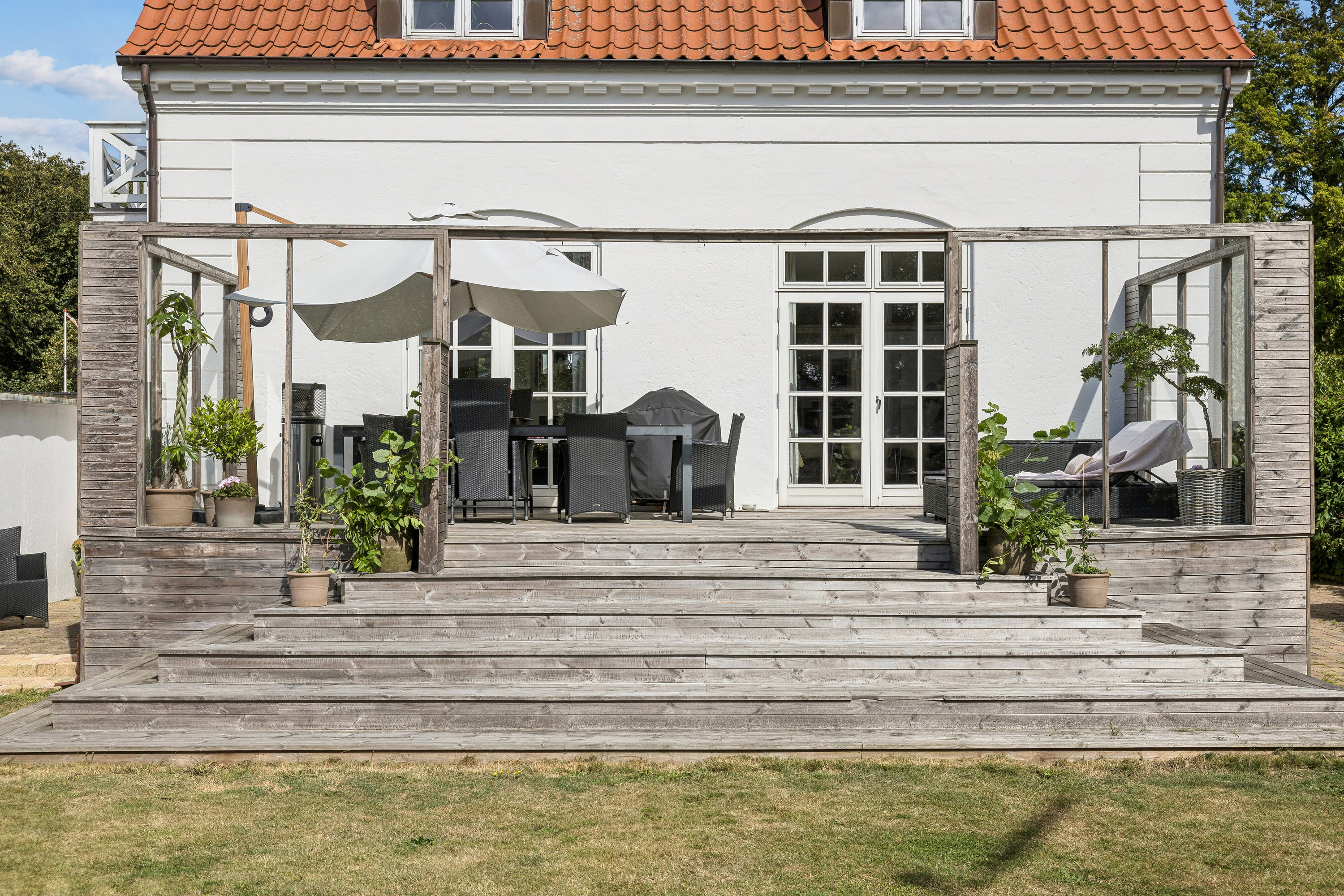 Fremhævet set fra haven billede i fuldskærmstilstand. Billede af Fredensvej 4, 9800 Hjørring