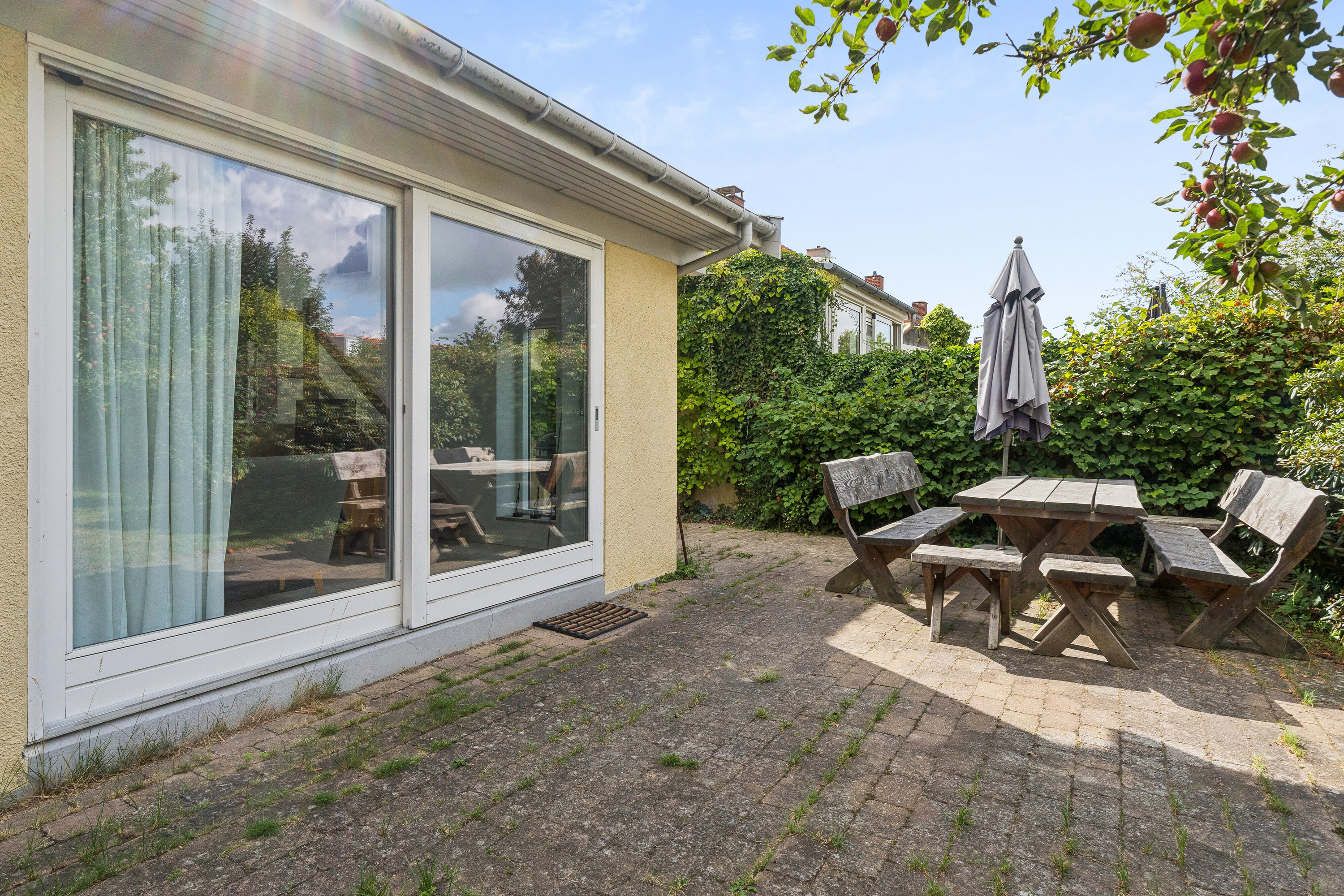 Fremhævet terrasse billede i fuldskærmstilstand. Billede af Planteheldvej 12, 2650 Hvidovre