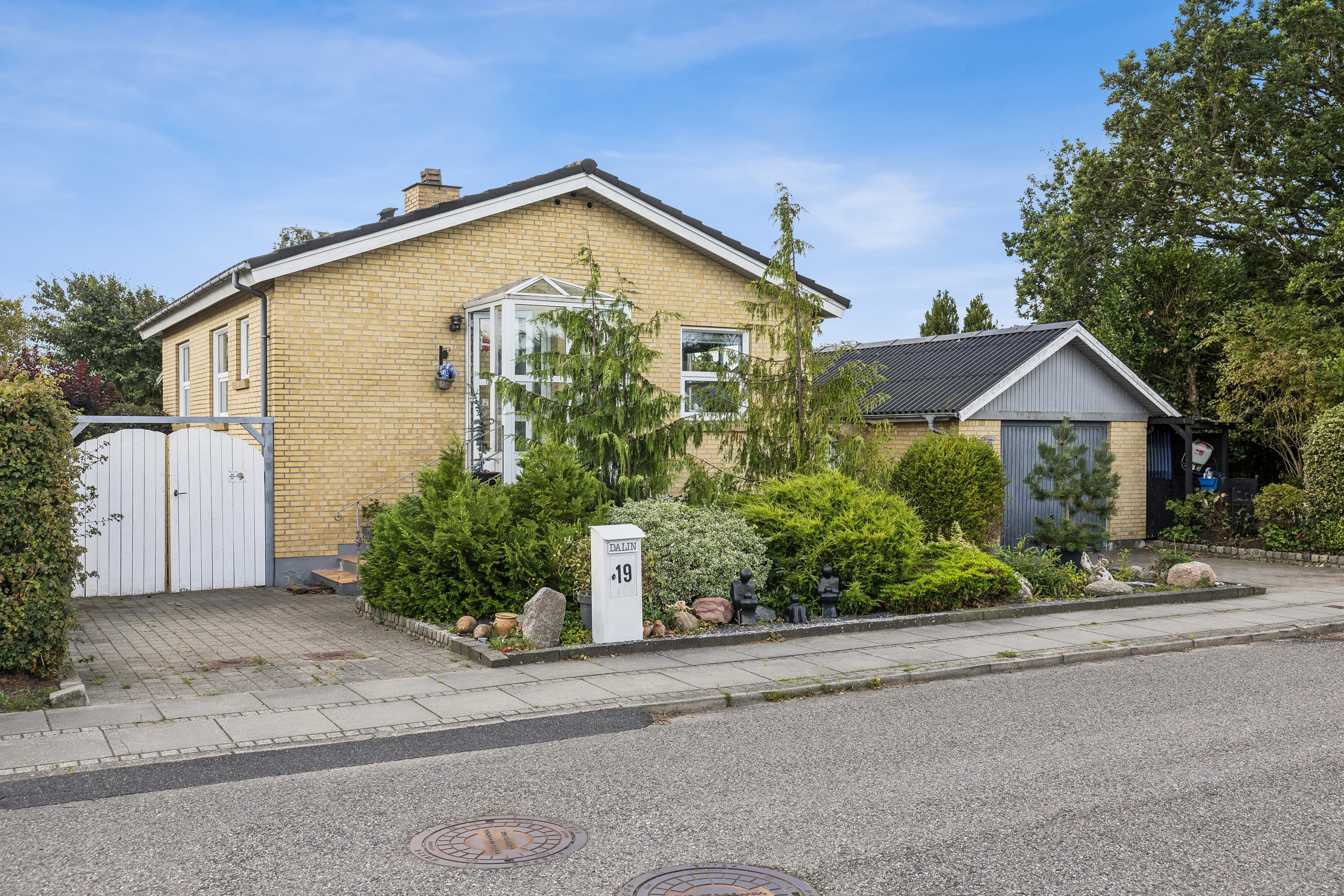 Fremhævet set fra vejen billede i fuldskærmstilstand. Billede af Frejasvej 19, 9800 Hjørring