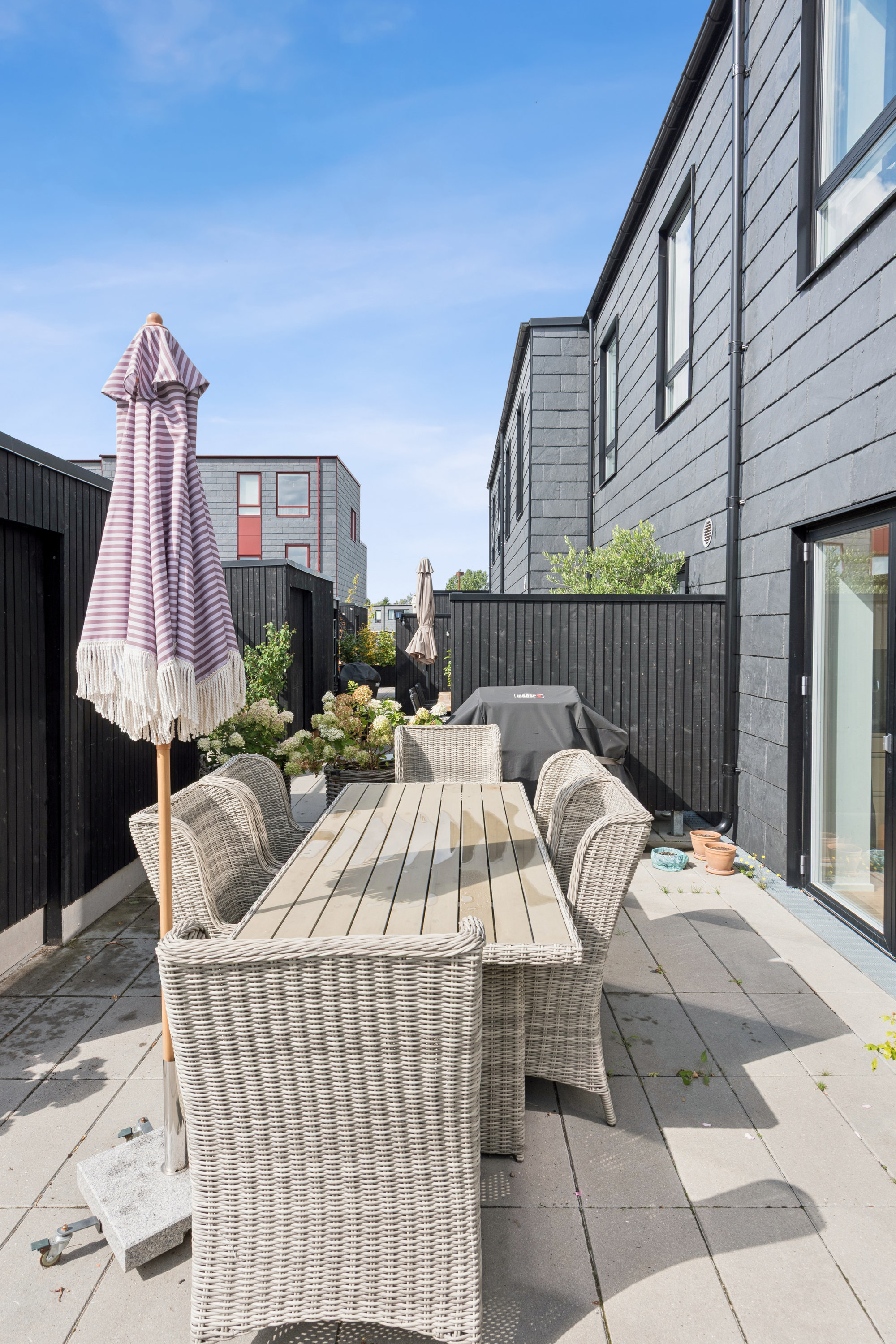 Fremhævet terrasse billede i fuldskærmstilstand. Billede af Faldskærmsvej 31, Jonstrup, 3500 Værløse