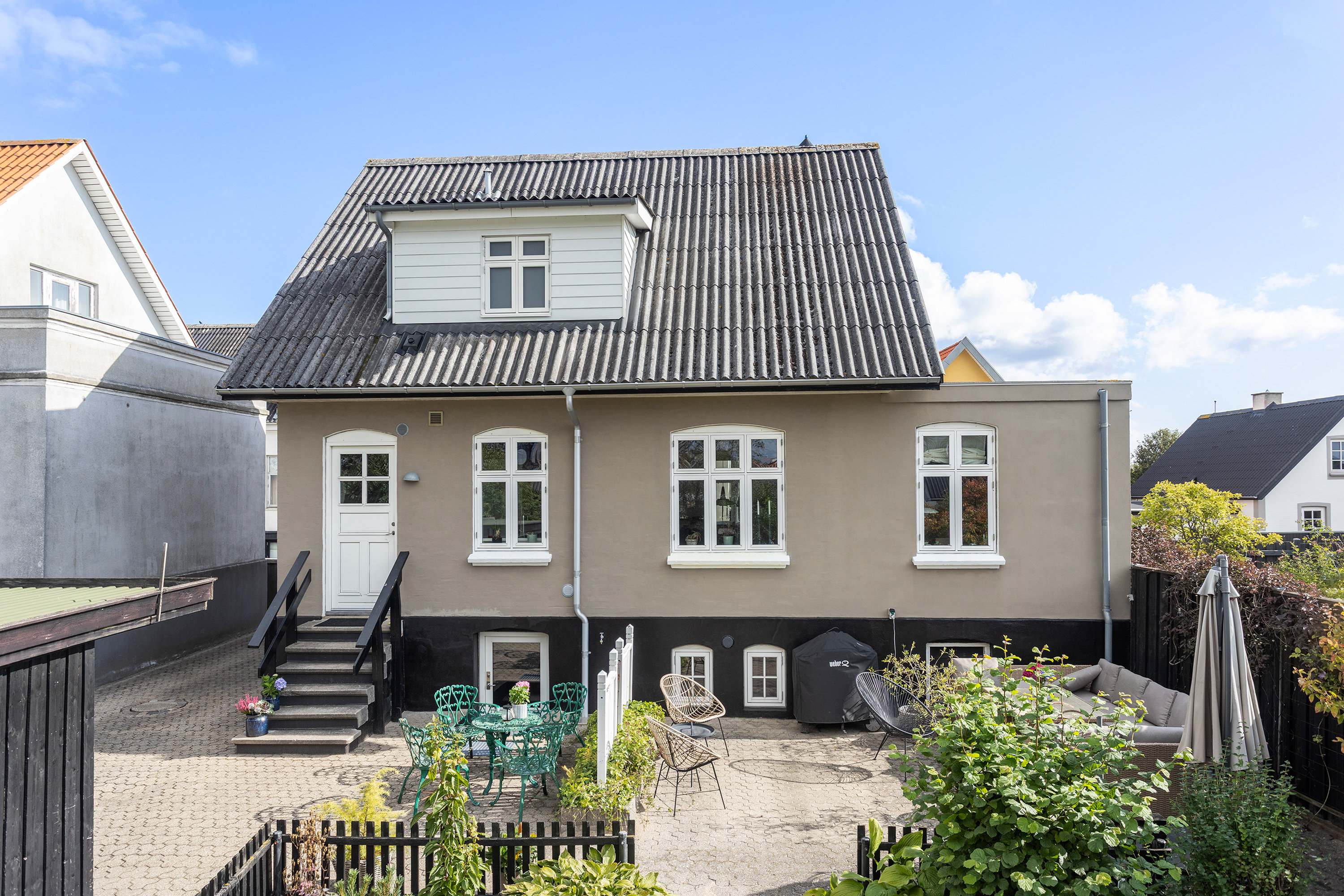 Fremhævet facade billede i fuldskærmstilstand. Billede af Fredensgade 10, 9900 Frederikshavn