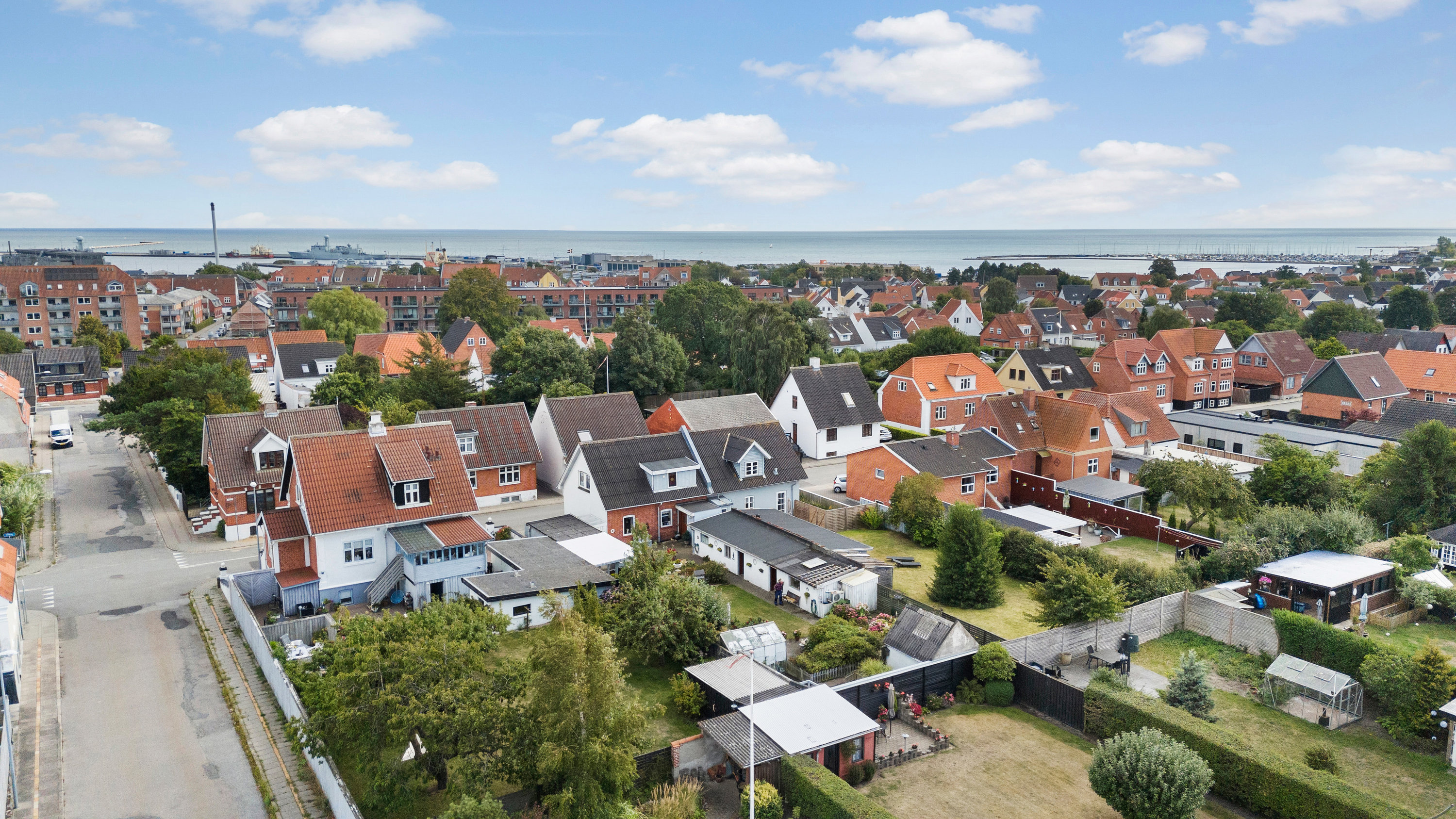 Fremhævet luftfoto billede i fuldskærmstilstand. Billede af Elmevej 32, 9900 Frederikshavn