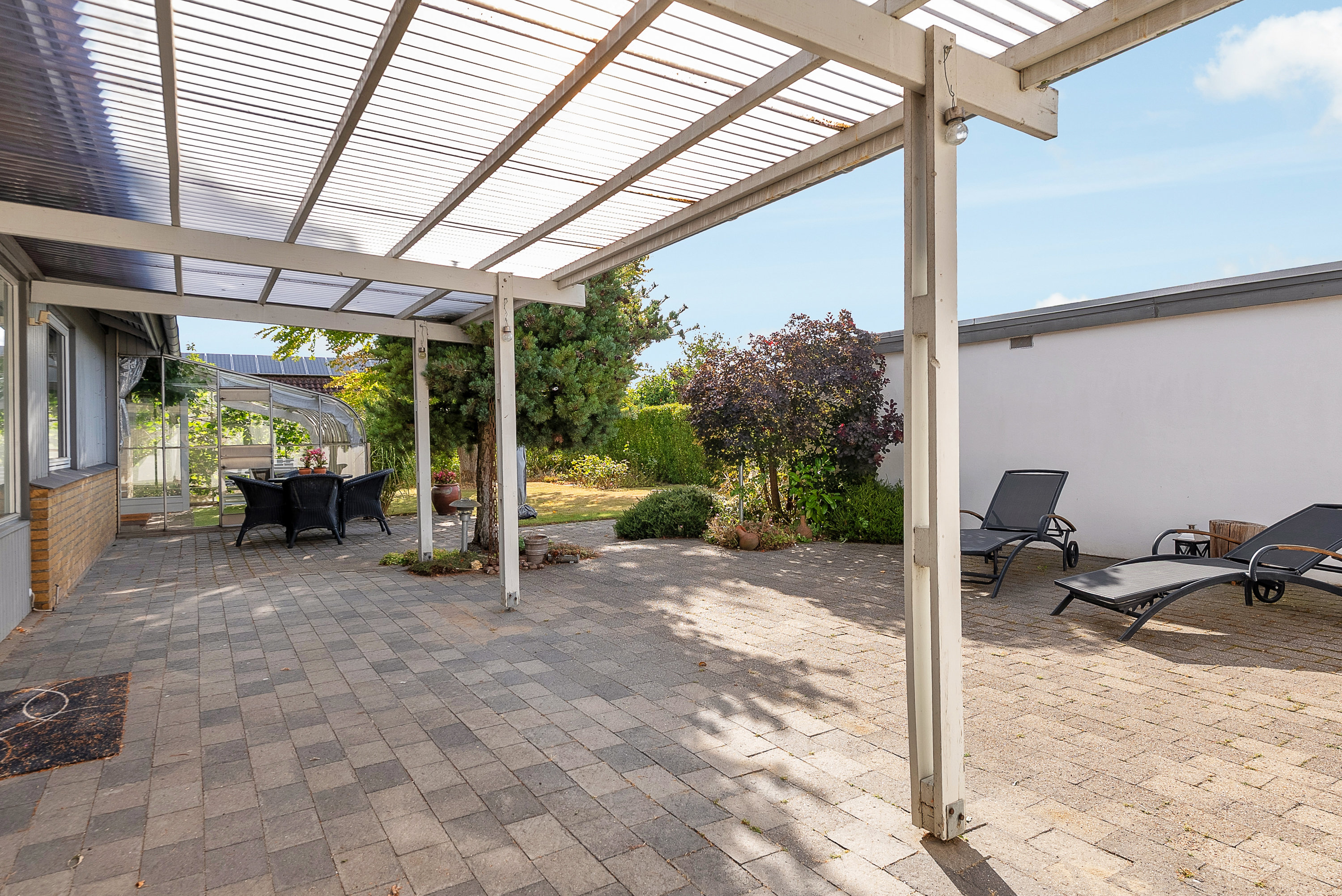 Fremhævet overdækket terrasse billede i fuldskærmstilstand. Billede af Stensgårdvænget 7, 5230 Odense M