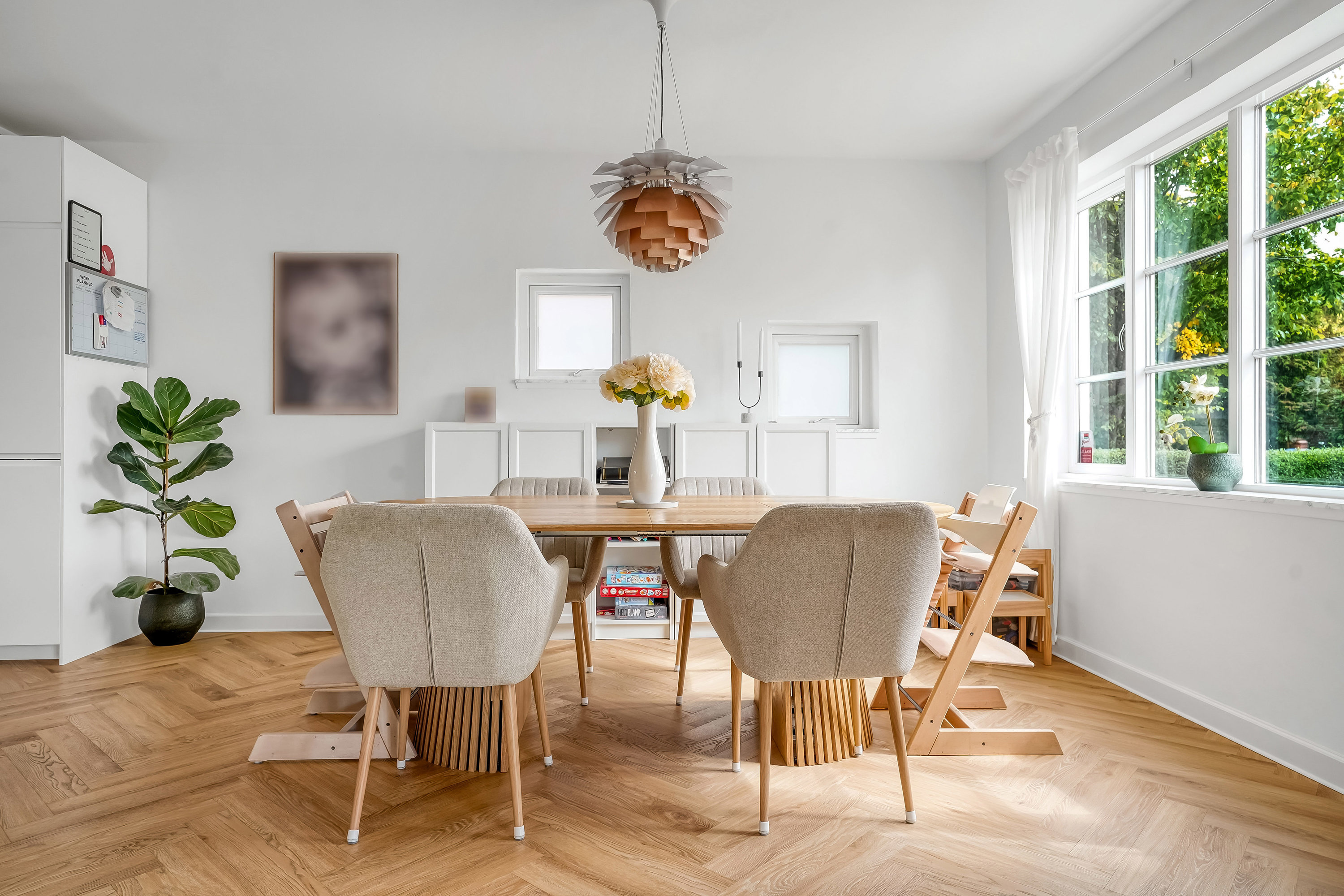 Fremhævet stue billede i fuldskærmstilstand. Billede af Bogensevej 11, Næsby, 5270 Odense N