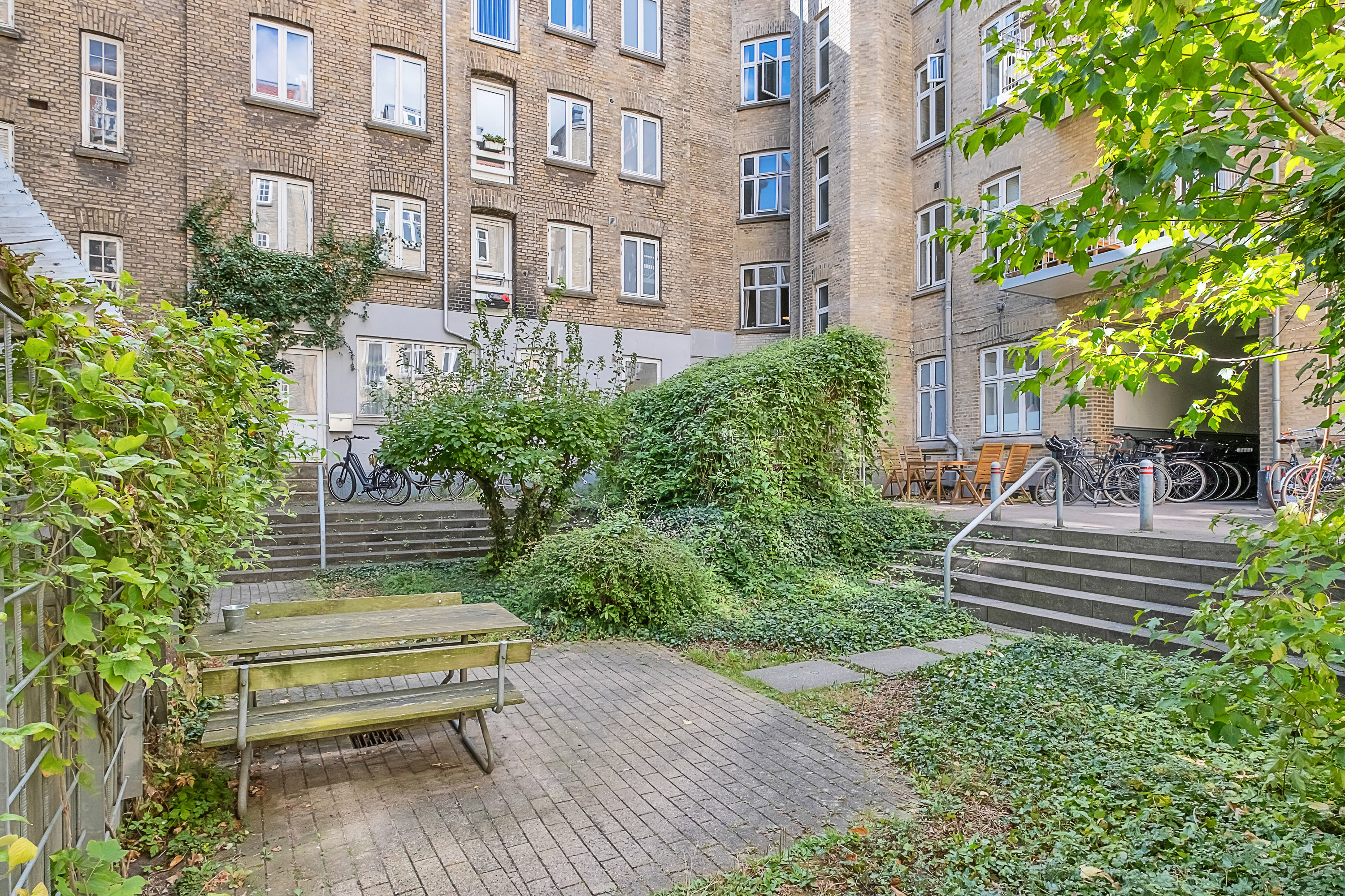 Fremhævet gårdmiljø billede i fuldskærmstilstand. Billede af Mejlgade 78A, 1. th., 8000 Aarhus C