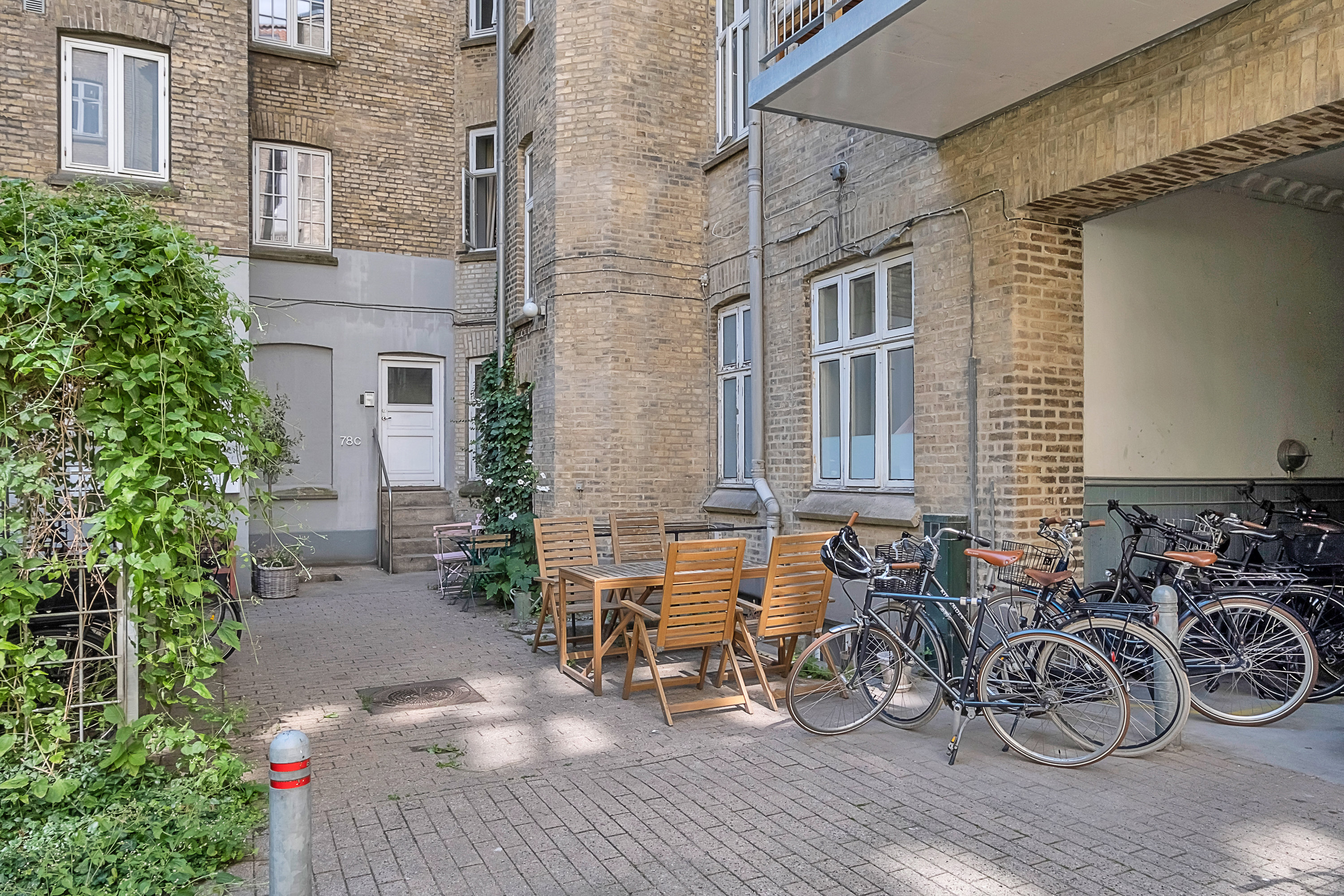 Fremhævet gårdmiljø billede i fuldskærmstilstand. Billede af Mejlgade 78A, 1. th., 8000 Aarhus C