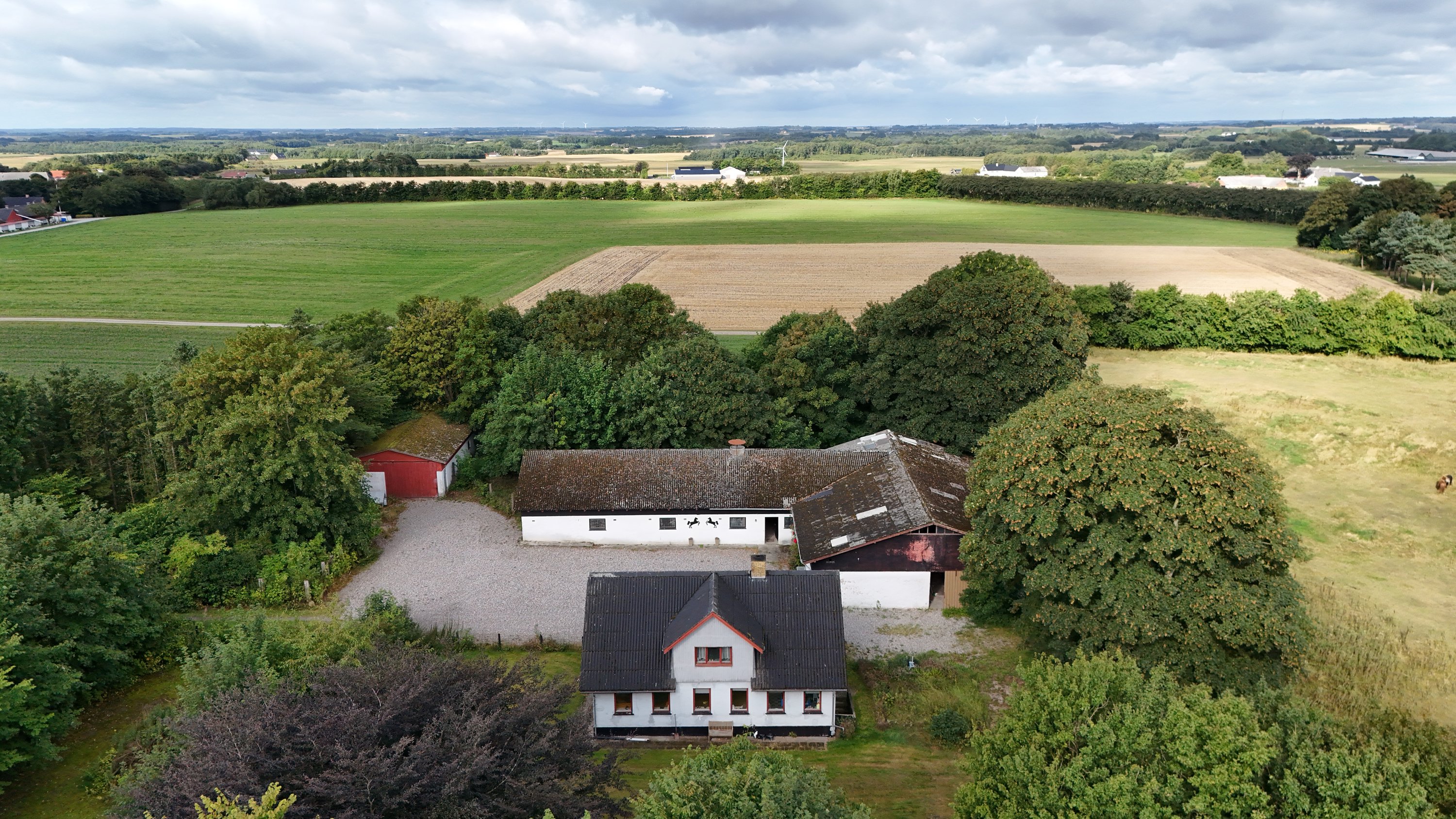 Fremhævet drone1 billede i fuldskærmstilstand. Billede af Ll Gandrupgårdsvej 4, 9510 Arden