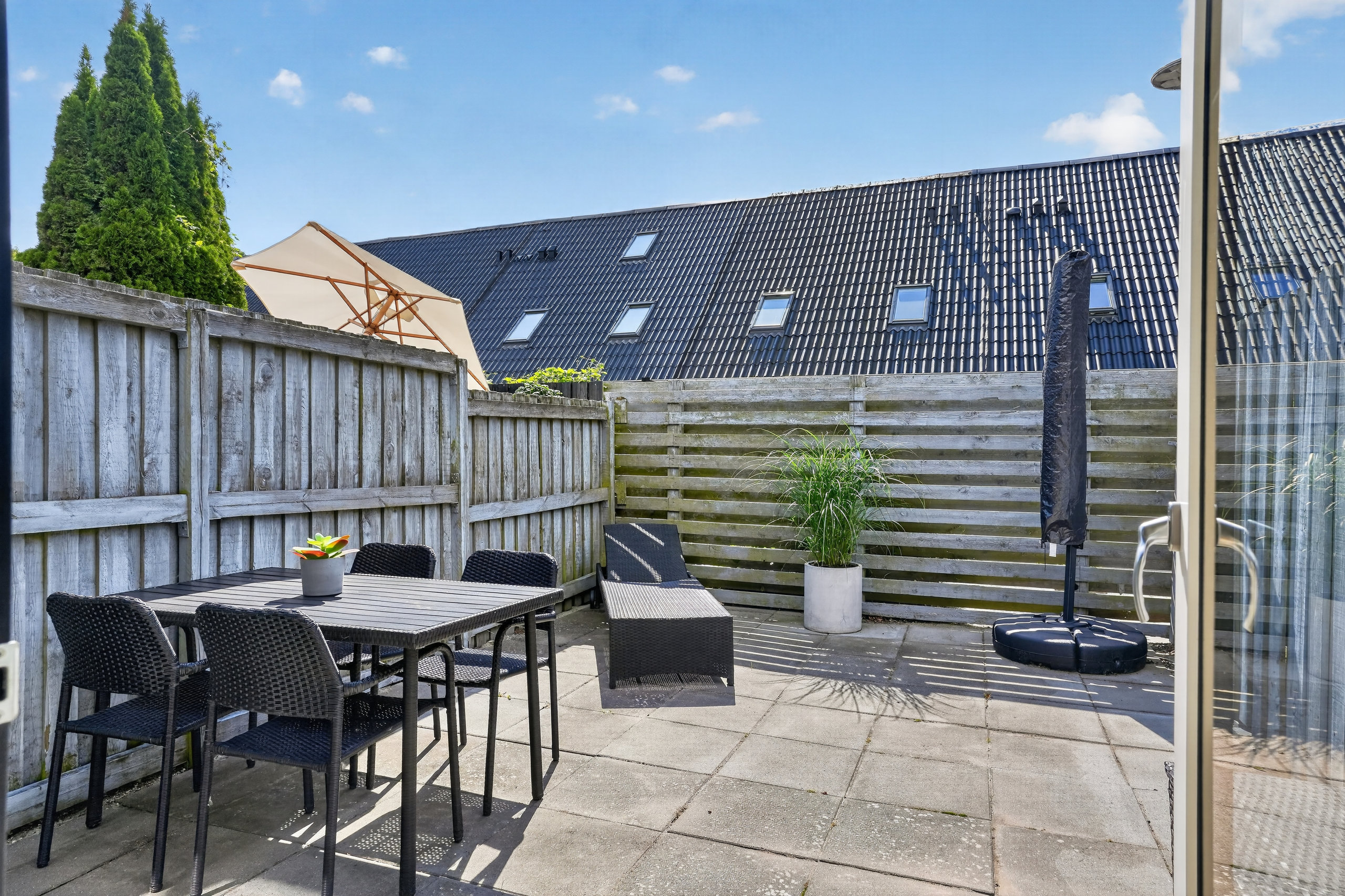 Fremhævet terrasse billede i fuldskærmstilstand. Billede af Hindbærhaven 5, st. 4., 2680 Solrød Strand