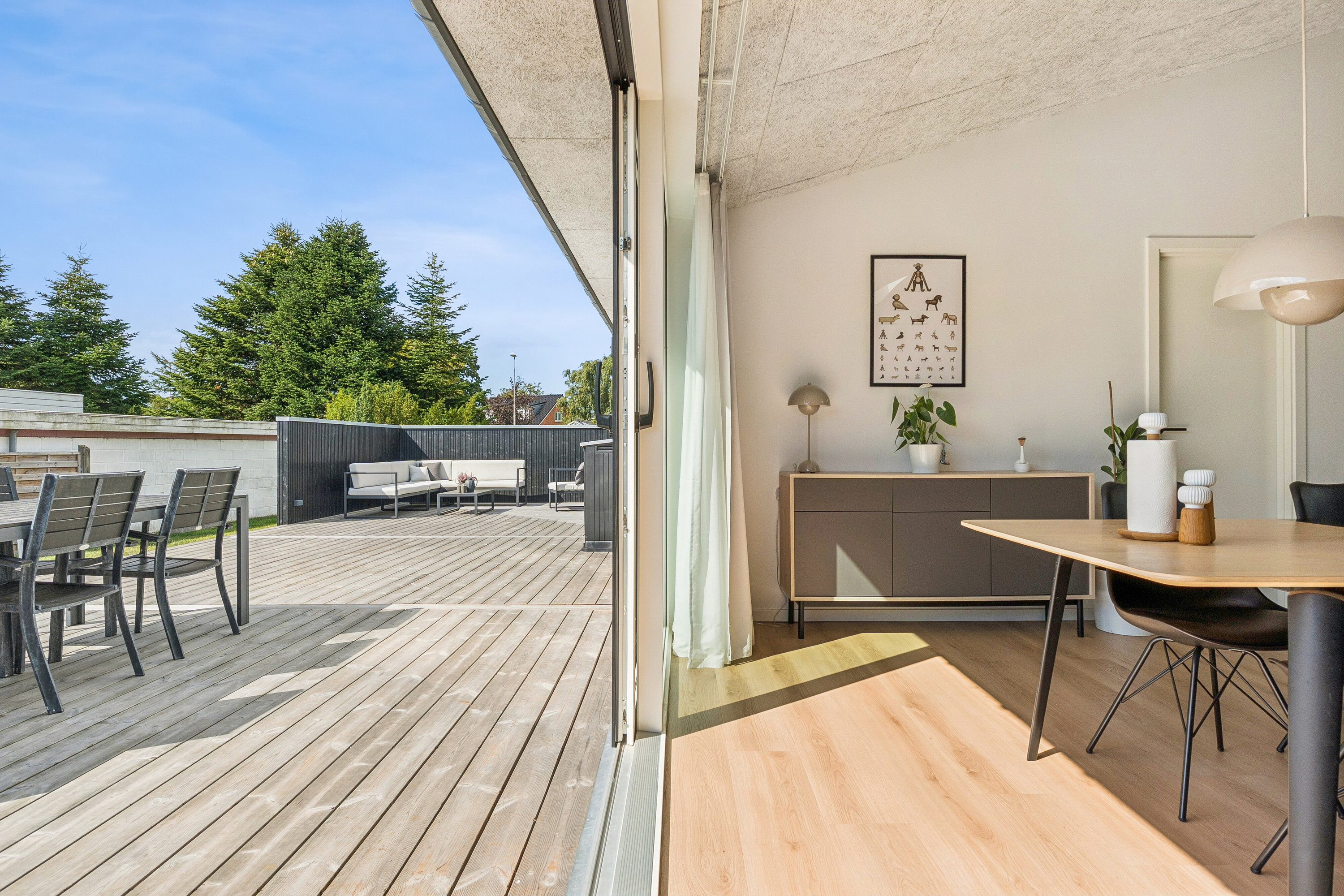 Fremhævet terrasse billede i fuldskærmstilstand. Billede af Korsnæbvej 2, 9800 Hjørring