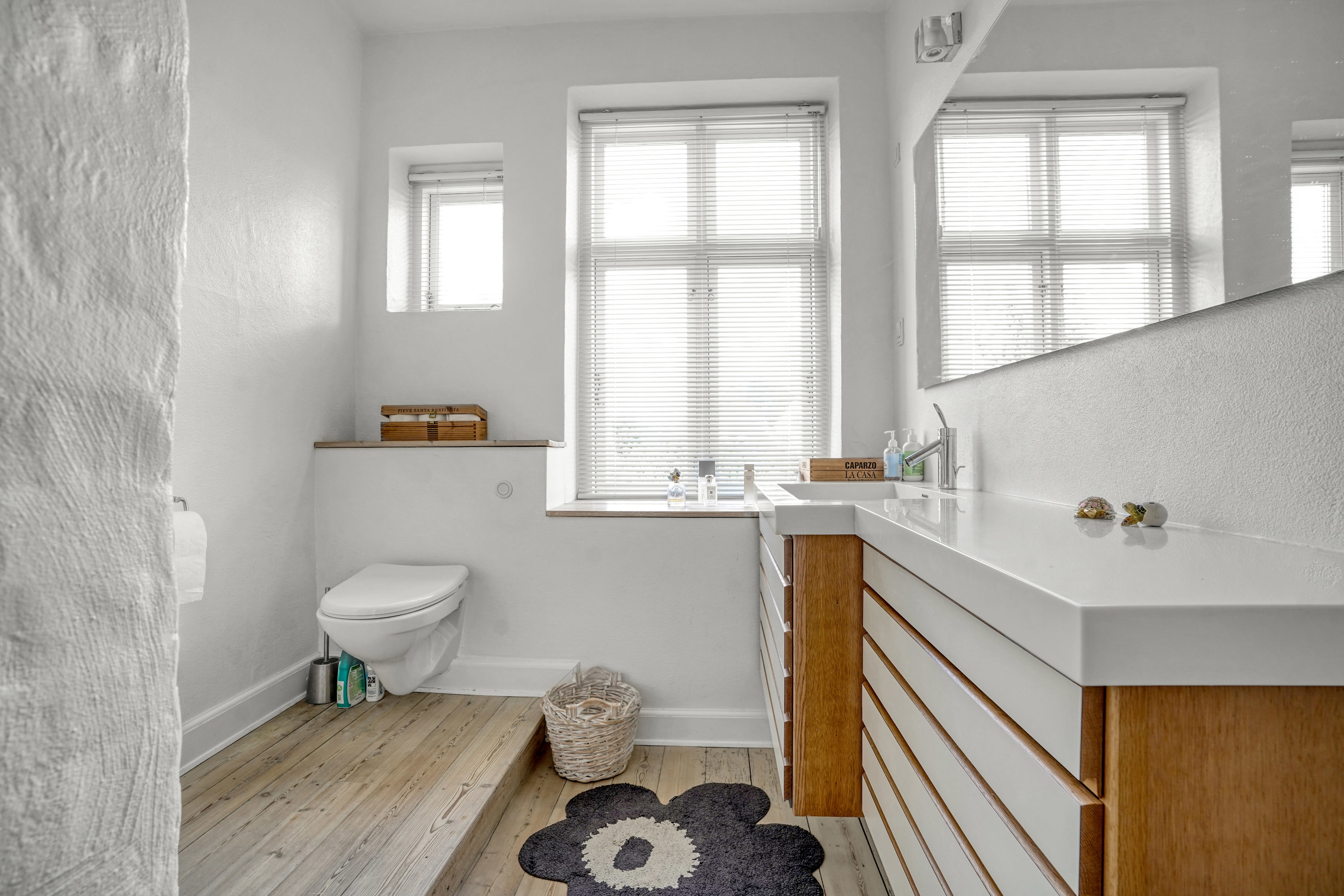 Fremhævet toilet billede i fuldskærmstilstand. Billede af Helgavej 7, 5230 Odense M
