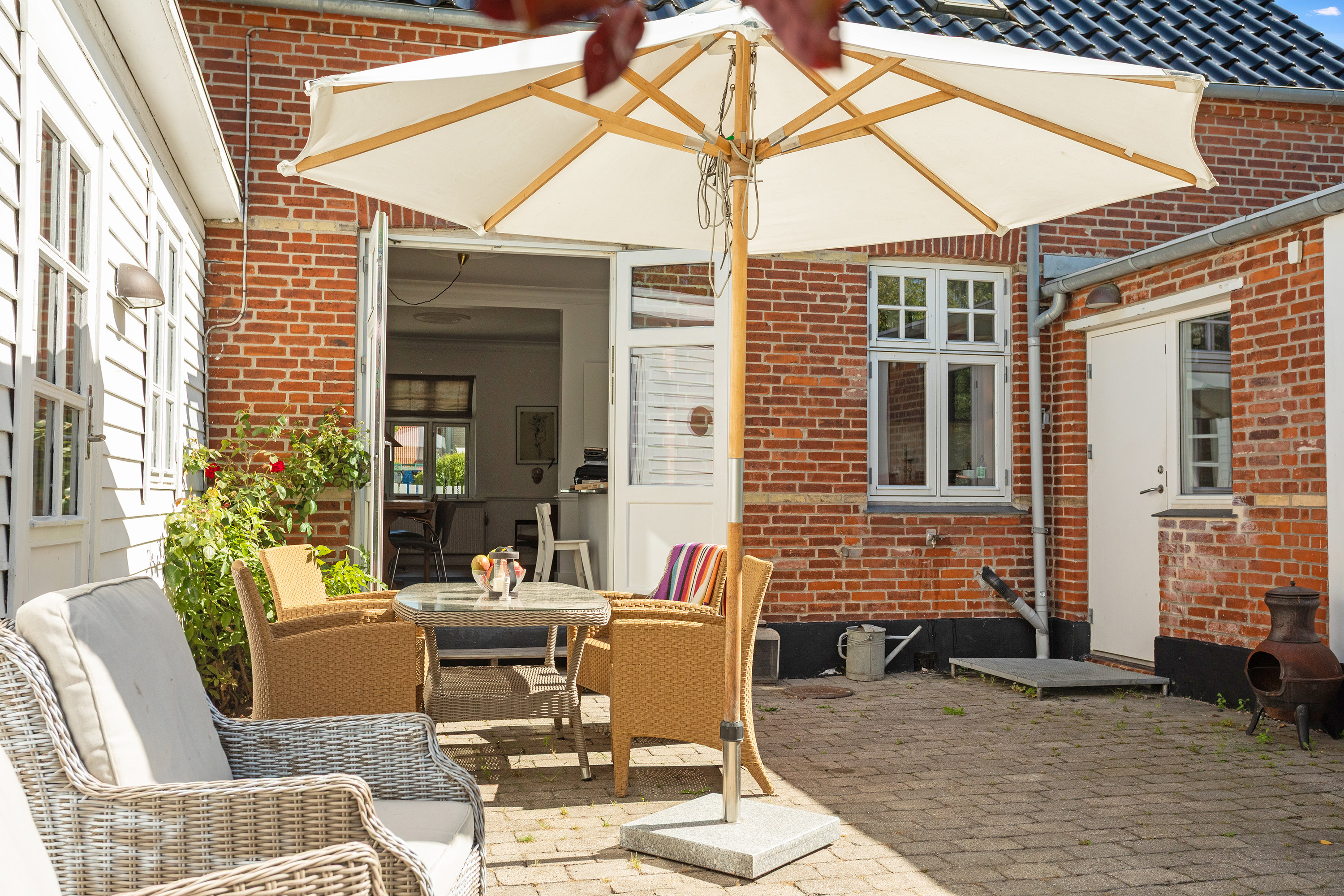 Fremhævet overdækket terrasse billede i fuldskærmstilstand. Billede af Pyrus Alle 19, 2770 Kastrup