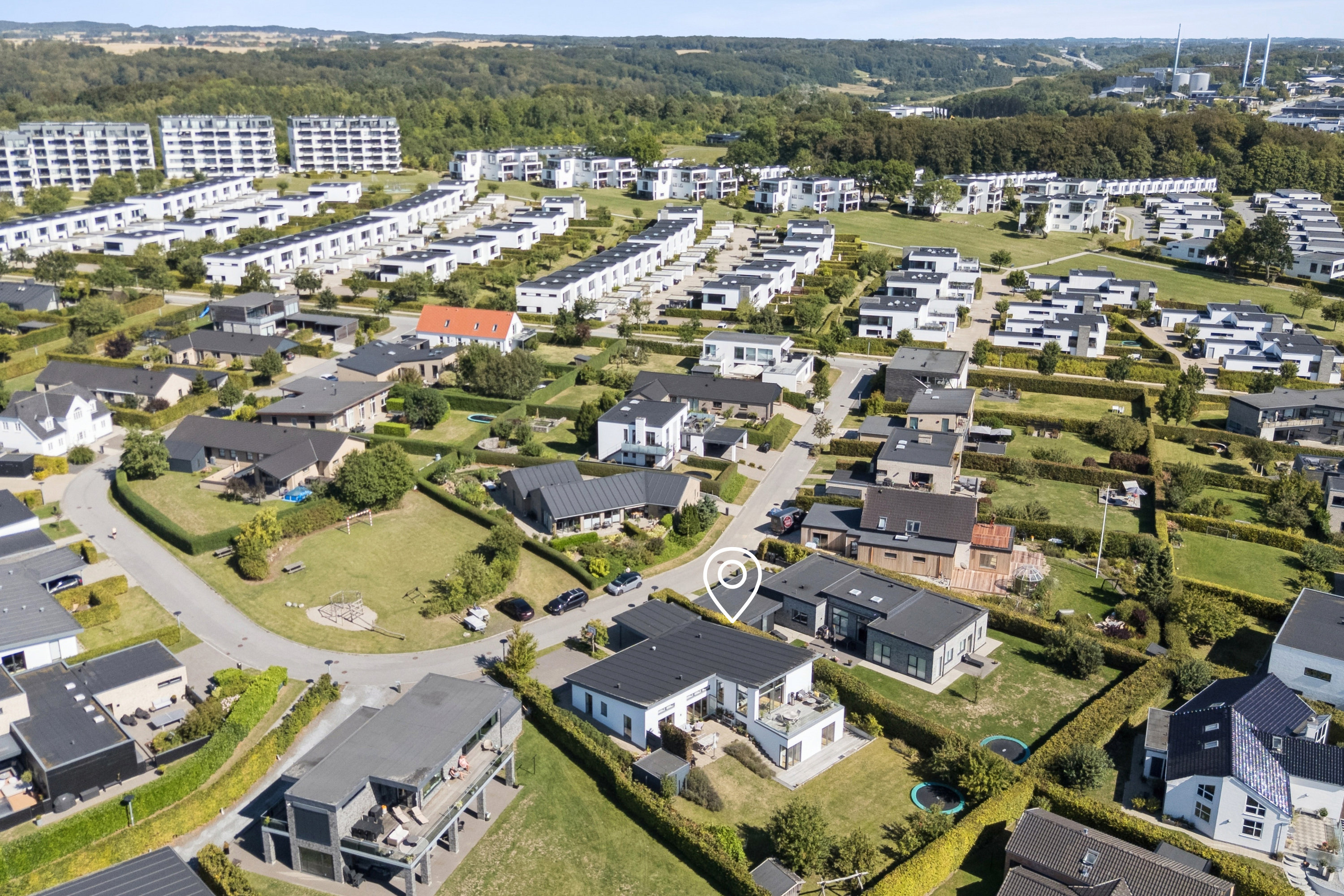 Fremhævet luftfoto billede i fuldskærmstilstand. Billede af Elisabeths Vænge 22, Skanderborg Bakker, 8660 Skanderborg