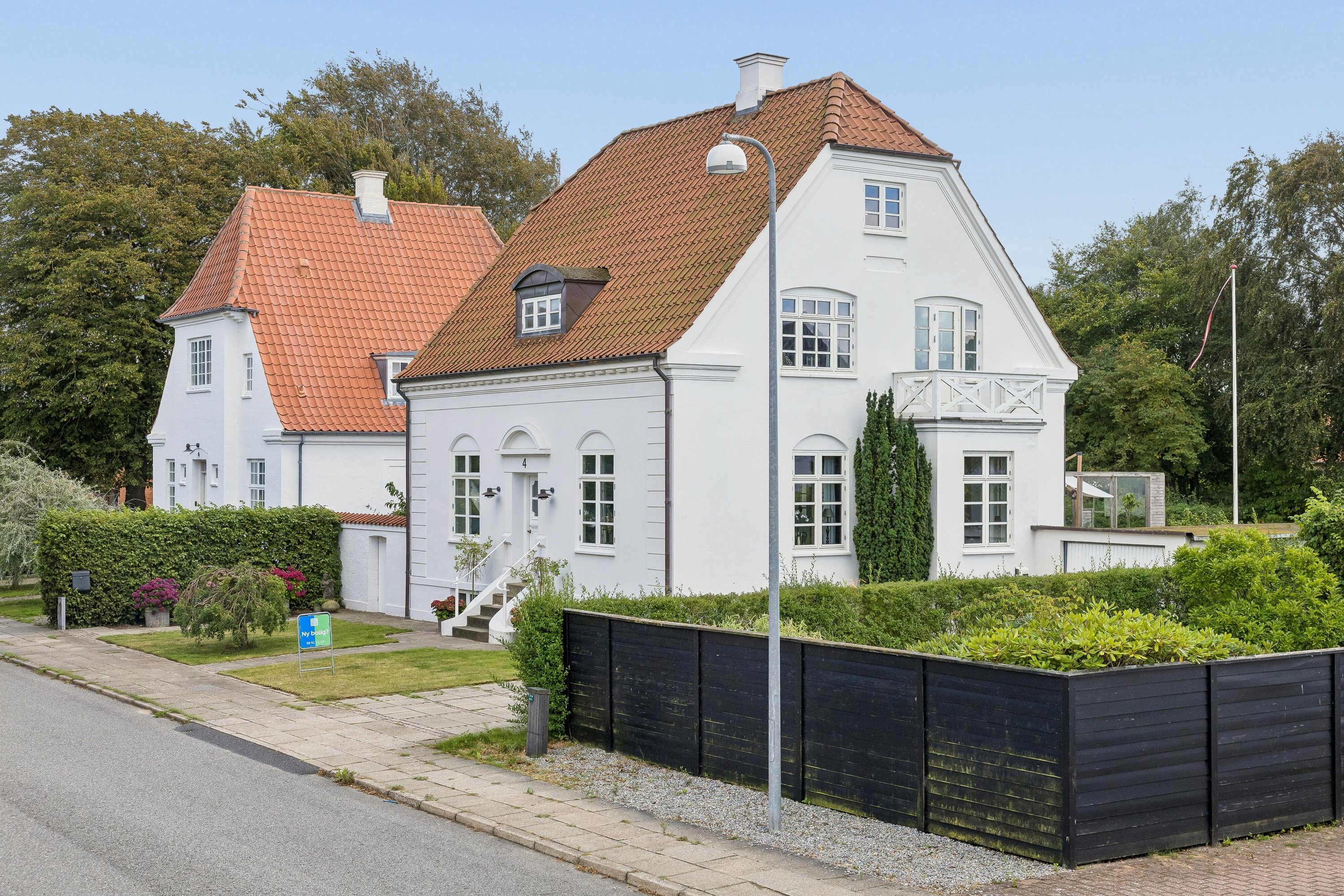 Fremhævet set fra vejen billede i fuldskærmstilstand. Billede af Fredensvej 4, 9800 Hjørring