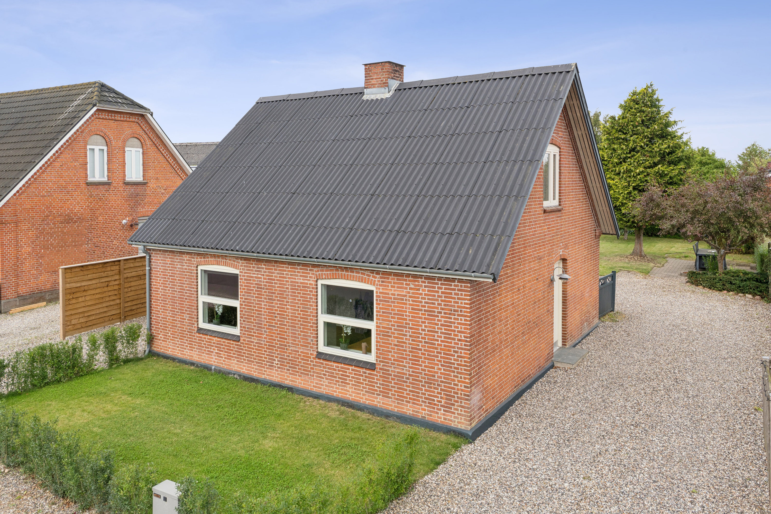 Fremhævet set fra vejen billede i fuldskærmstilstand. Billede af Sejlingvej 21, 8600 Silkeborg