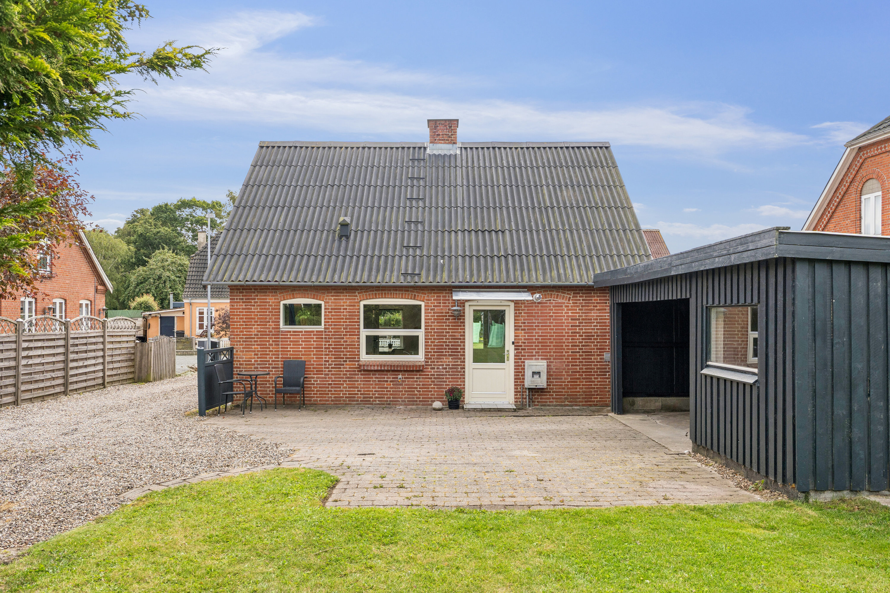 Fremhævet set fra haven billede i fuldskærmstilstand. Billede af Sejlingvej 21, 8600 Silkeborg